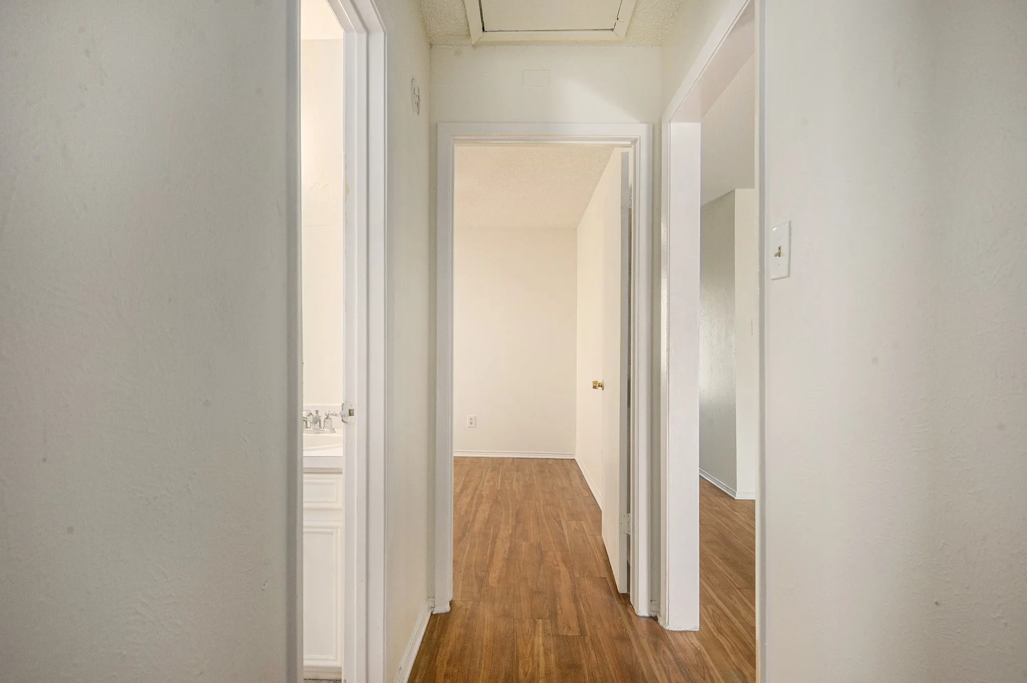 Duplex For Rent in Tarrant County , 6819 W Cleburne Road, Fort Worth, Texas 76133, 2 Bedroom, 1 Bathroom, 1 Garage spaces, 2,076 Sqft, built in 1978, mls#21335850, Real Estate Agent in Fort Worth, Homes For Rent in Tarrant county, Homes For Rent in Fort Worth, Realtor in Fort Worth Texas, Real Estate Brokerage Independent Realty Texas, Luminita Cordes Realtor