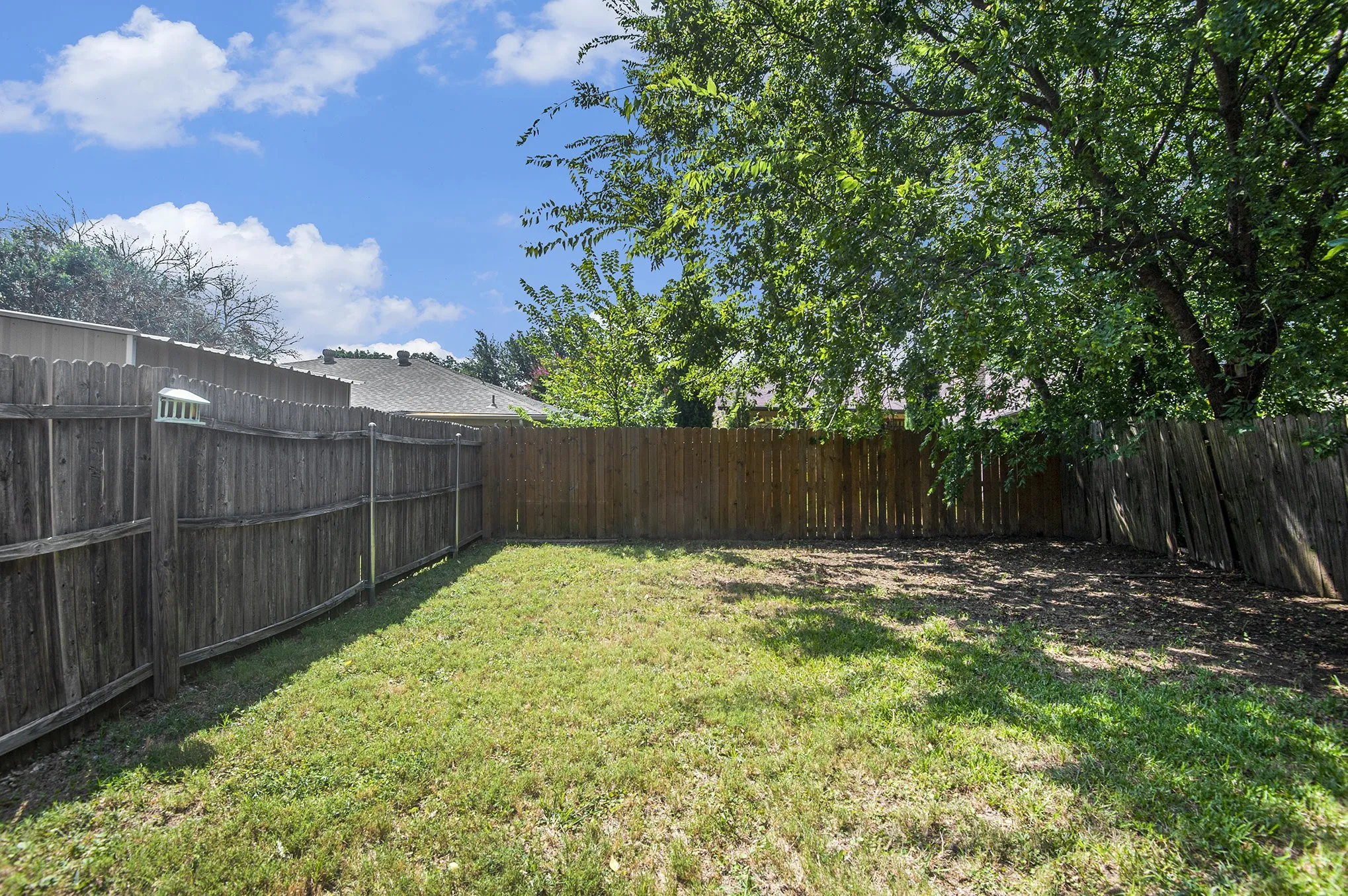 Duplex For Rent in Tarrant County , 6819 W Cleburne Road, Fort Worth, Texas 76133, 2 Bedroom, 1 Bathroom, 1 Garage spaces, 2,076 Sqft, built in 1978, mls#21335850, Real Estate Agent in Fort Worth, Homes For Rent in Tarrant county, Homes For Rent in Fort Worth, Realtor in Fort Worth Texas, Real Estate Brokerage Independent Realty Texas, Luminita Cordes Realtor