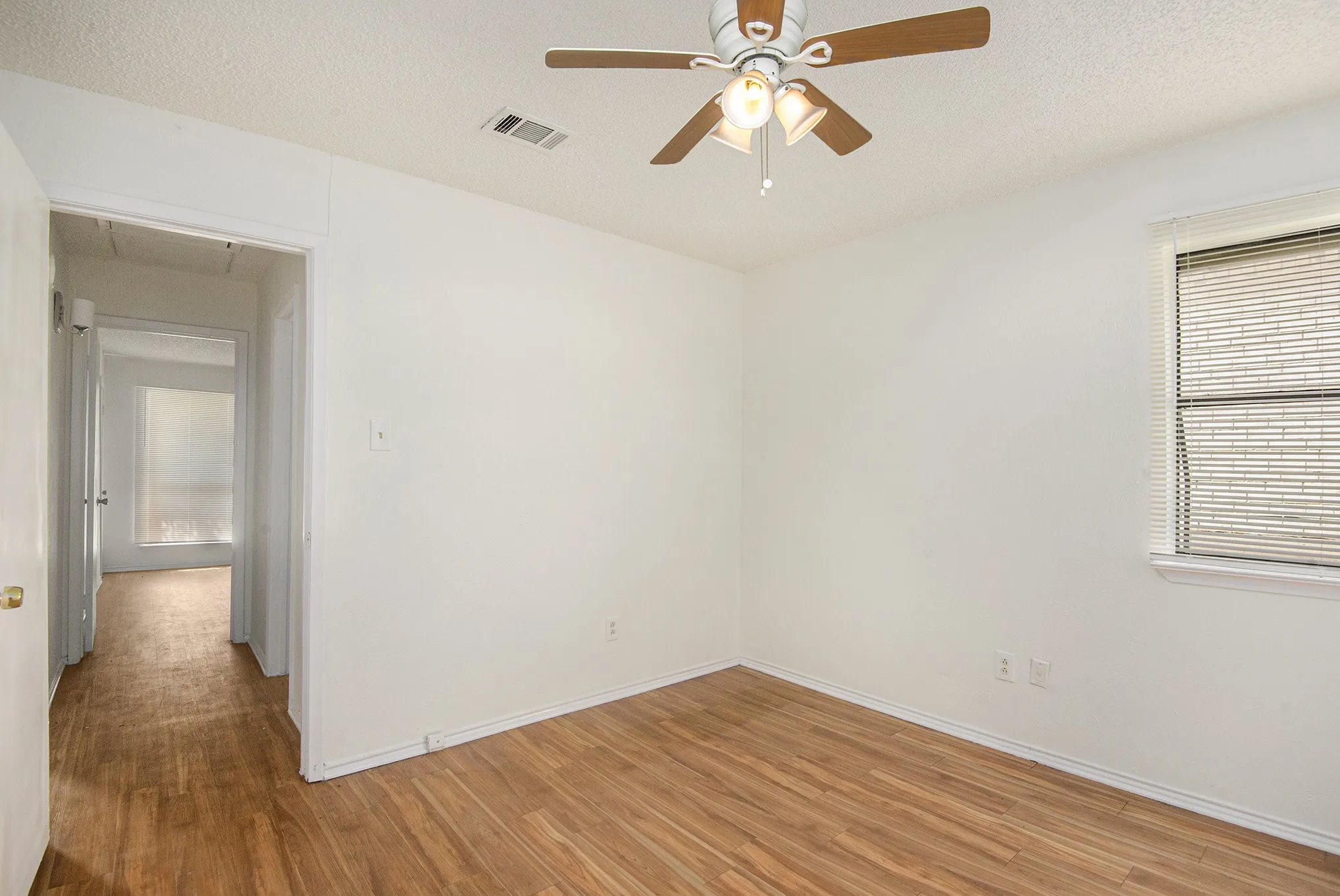 Duplex For Rent in Tarrant County , 6819 W Cleburne Road, Fort Worth, Texas 76133, 2 Bedroom, 1 Bathroom, 1 Garage spaces, 2,076 Sqft, built in 1978, mls#21335850, Real Estate Agent in Fort Worth, Homes For Rent in Tarrant county, Homes For Rent in Fort Worth, Realtor in Fort Worth Texas, Real Estate Brokerage Independent Realty Texas, Luminita Cordes Realtor