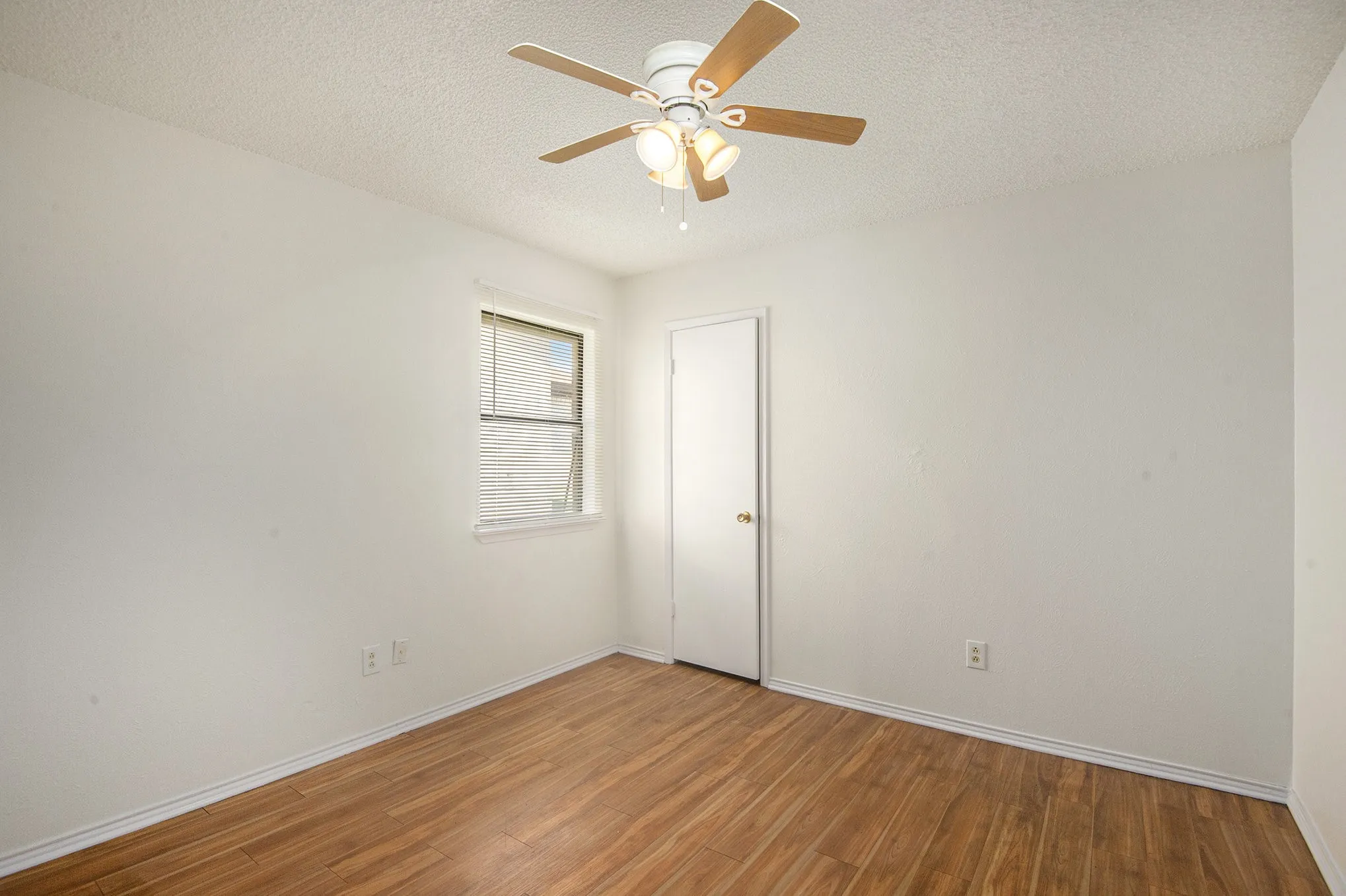 Duplex For Rent in Tarrant County , 6819 W Cleburne Road, Fort Worth, Texas 76133, 2 Bedroom, 1 Bathroom, 1 Garage spaces, 2,076 Sqft, built in 1978, mls#21335850, Real Estate Agent in Fort Worth, Homes For Rent in Tarrant county, Homes For Rent in Fort Worth, Realtor in Fort Worth Texas, Real Estate Brokerage Independent Realty Texas, Luminita Cordes Realtor