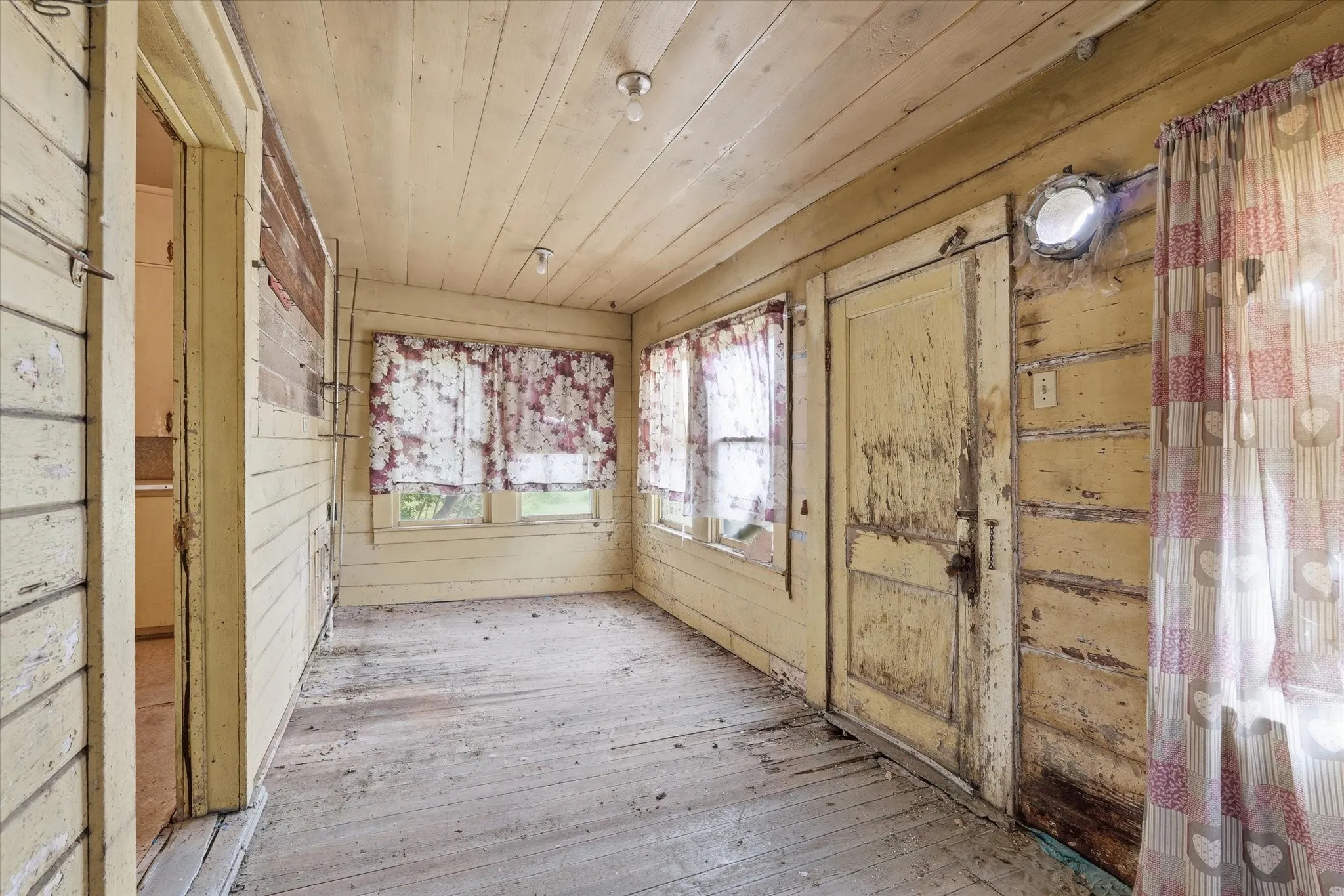 Single Family Residence For Sale in Mc Lennan County , 10847 Elk Road, Axtell, Texas 76624, 2 Bedroom, 1 Bathroom, Garage spaces, 1,102 Sqft, built in 1934, mls#21335637, Real Estate Agent in Axtell, Homes For Sale in Mc Lennan county, Homes For Sale in Axtell, Realtor in Axtell Texas, Real Estate Brokerage Independent Realty Texas, Luminita Cordes Realtor