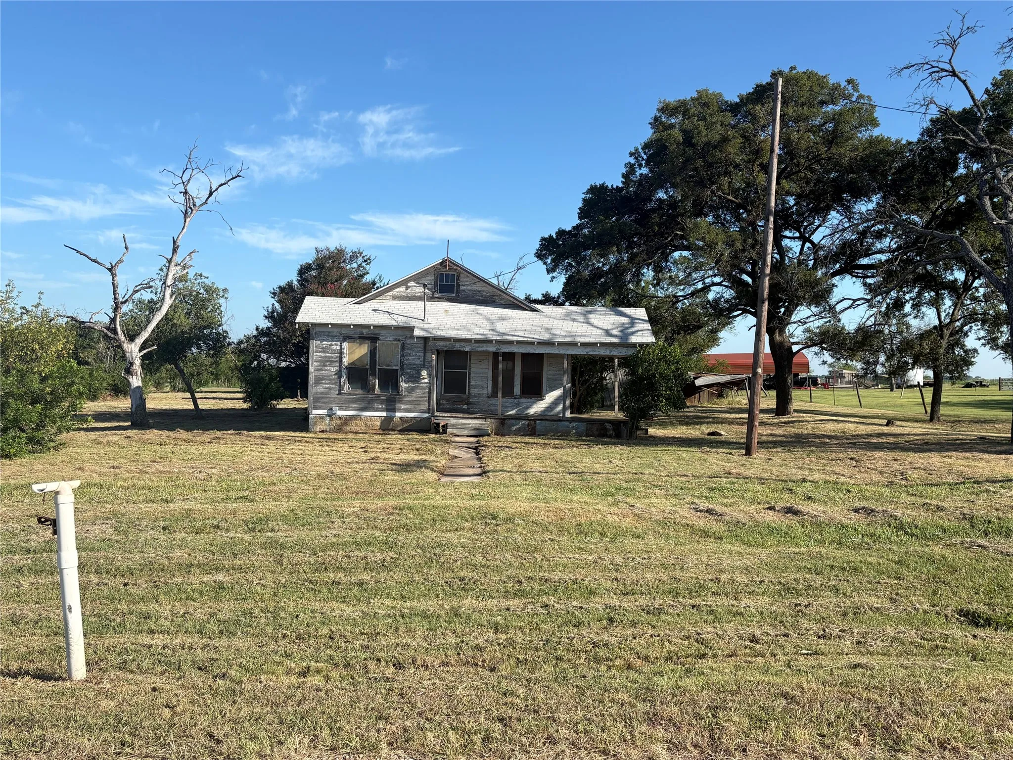 Single Family Residence For Sale in Mc Lennan County , 10847 Elk Road, Axtell, Texas 76624, 2 Bedroom, 1 Bathroom, Garage spaces, 1,102 Sqft, built in 1934, mls#21335637, Real Estate Agent in Axtell, Homes For Sale in Mc Lennan county, Homes For Sale in Axtell, Realtor in Axtell Texas, Real Estate Brokerage Independent Realty Texas, Luminita Cordes Realtor