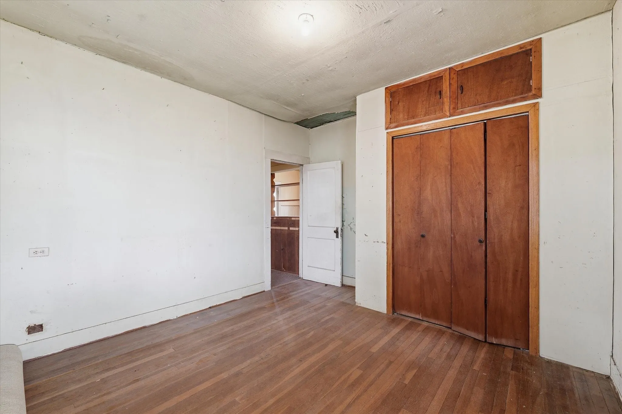 Single Family Residence For Sale in Mc Lennan County , 10847 Elk Road, Axtell, Texas 76624, 2 Bedroom, 1 Bathroom, Garage spaces, 1,102 Sqft, built in 1934, mls#21335637, Real Estate Agent in Axtell, Homes For Sale in Mc Lennan county, Homes For Sale in Axtell, Realtor in Axtell Texas, Real Estate Brokerage Independent Realty Texas, Luminita Cordes Realtor