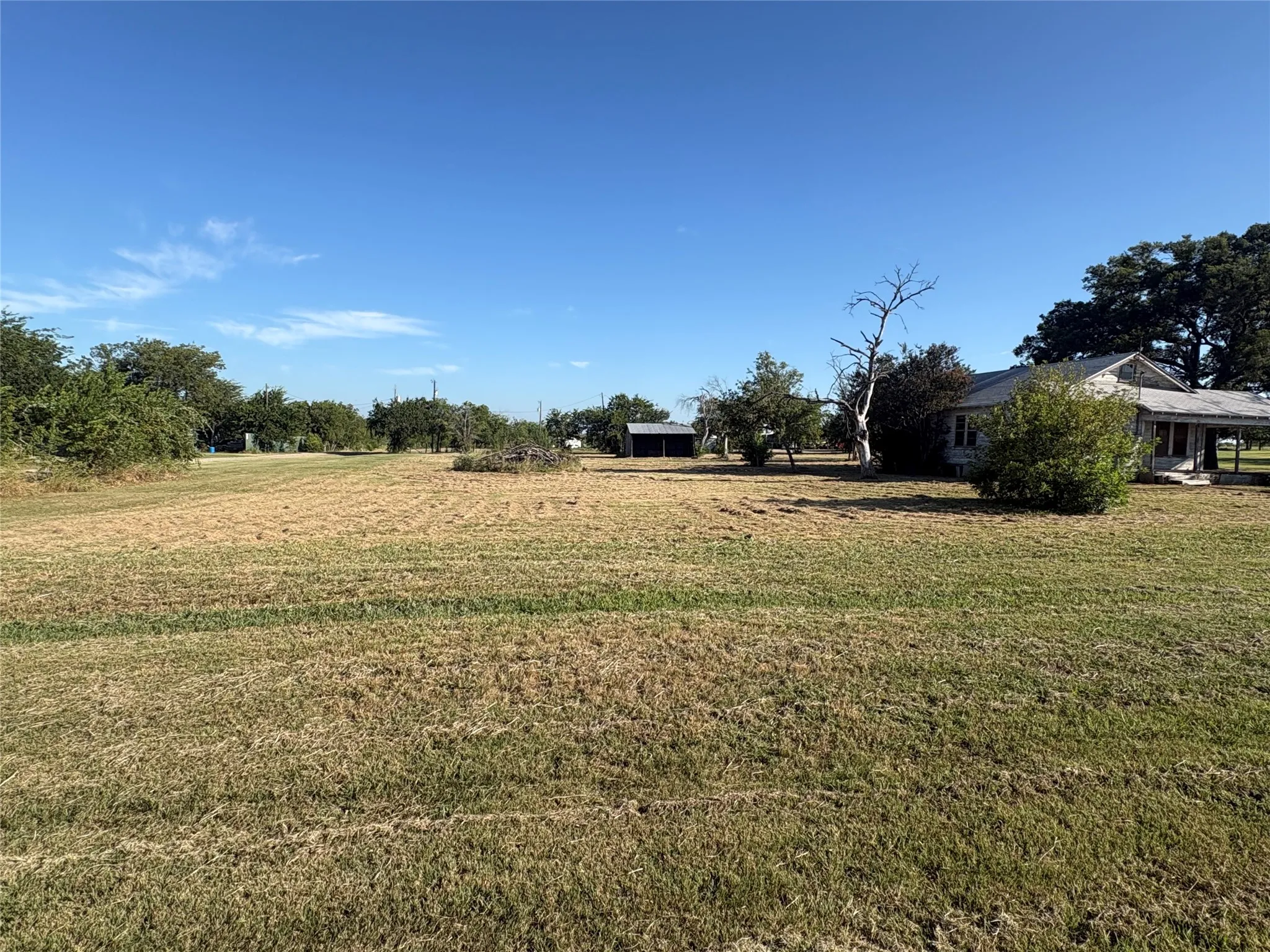 Single Family Residence For Sale in Mc Lennan County , 10847 Elk Road, Axtell, Texas 76624, 2 Bedroom, 1 Bathroom, Garage spaces, 1,102 Sqft, built in 1934, mls#21335637, Real Estate Agent in Axtell, Homes For Sale in Mc Lennan county, Homes For Sale in Axtell, Realtor in Axtell Texas, Real Estate Brokerage Independent Realty Texas, Luminita Cordes Realtor