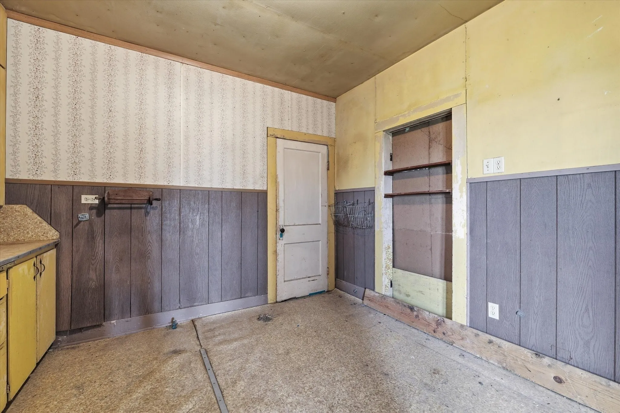 Single Family Residence For Sale in Mc Lennan County , 10847 Elk Road, Axtell, Texas 76624, 2 Bedroom, 1 Bathroom, Garage spaces, 1,102 Sqft, built in 1934, mls#21335637, Real Estate Agent in Axtell, Homes For Sale in Mc Lennan county, Homes For Sale in Axtell, Realtor in Axtell Texas, Real Estate Brokerage Independent Realty Texas, Luminita Cordes Realtor