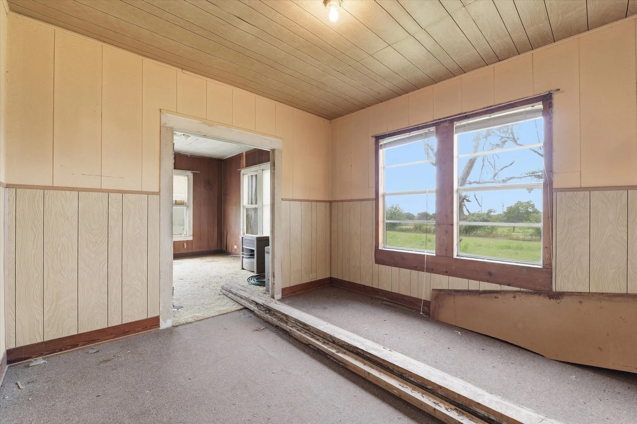 Single Family Residence For Sale in Mc Lennan County , 10847 Elk Road, Axtell, Texas 76624, 2 Bedroom, 1 Bathroom, Garage spaces, 1,102 Sqft, built in 1934, mls#21335637, Real Estate Agent in Axtell, Homes For Sale in Mc Lennan county, Homes For Sale in Axtell, Realtor in Axtell Texas, Real Estate Brokerage Independent Realty Texas, Luminita Cordes Realtor