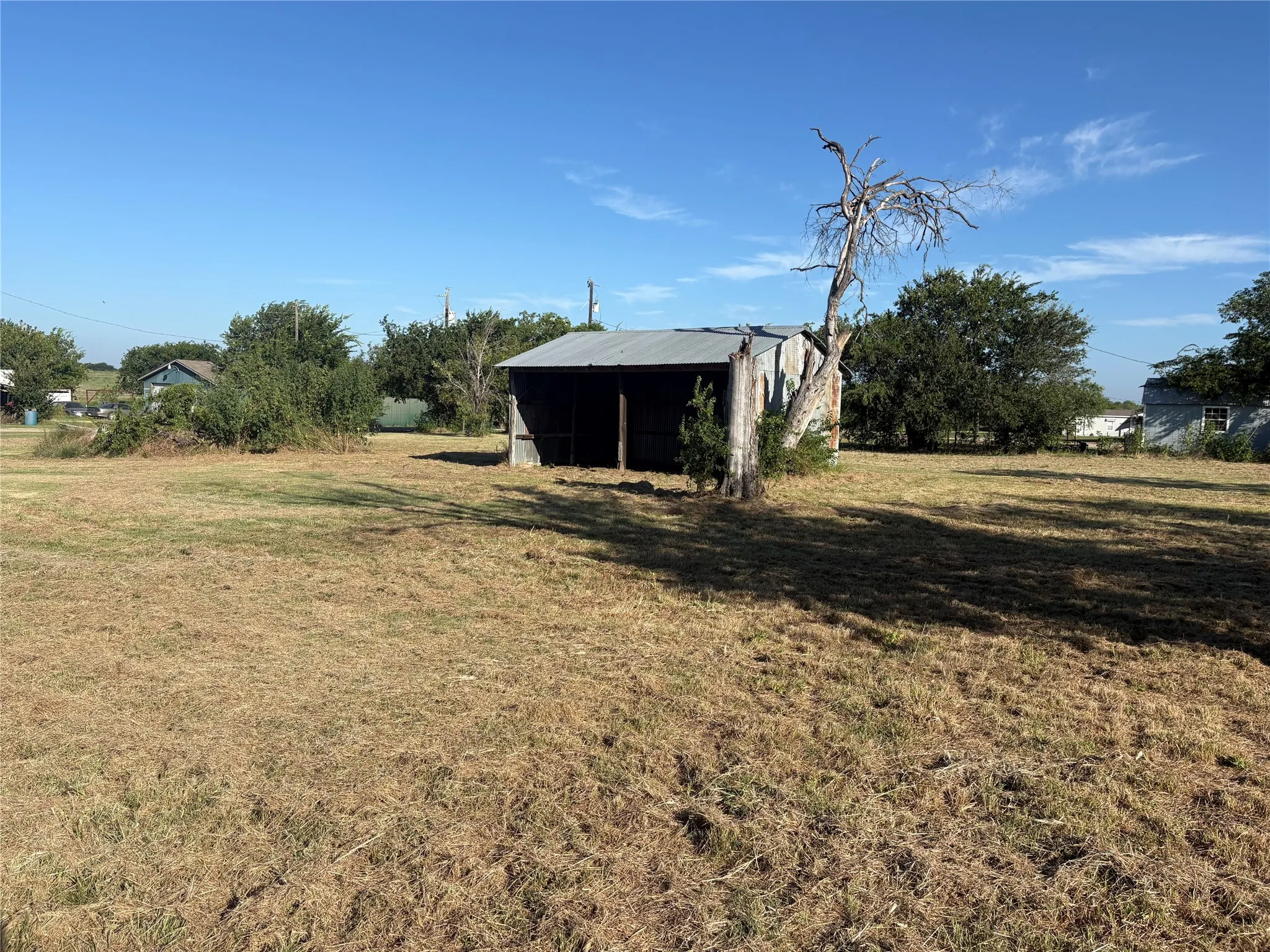 Single Family Residence For Sale in Mc Lennan County , 10847 Elk Road, Axtell, Texas 76624, 2 Bedroom, 1 Bathroom, Garage spaces, 1,102 Sqft, built in 1934, mls#21335637, Real Estate Agent in Axtell, Homes For Sale in Mc Lennan county, Homes For Sale in Axtell, Realtor in Axtell Texas, Real Estate Brokerage Independent Realty Texas, Luminita Cordes Realtor