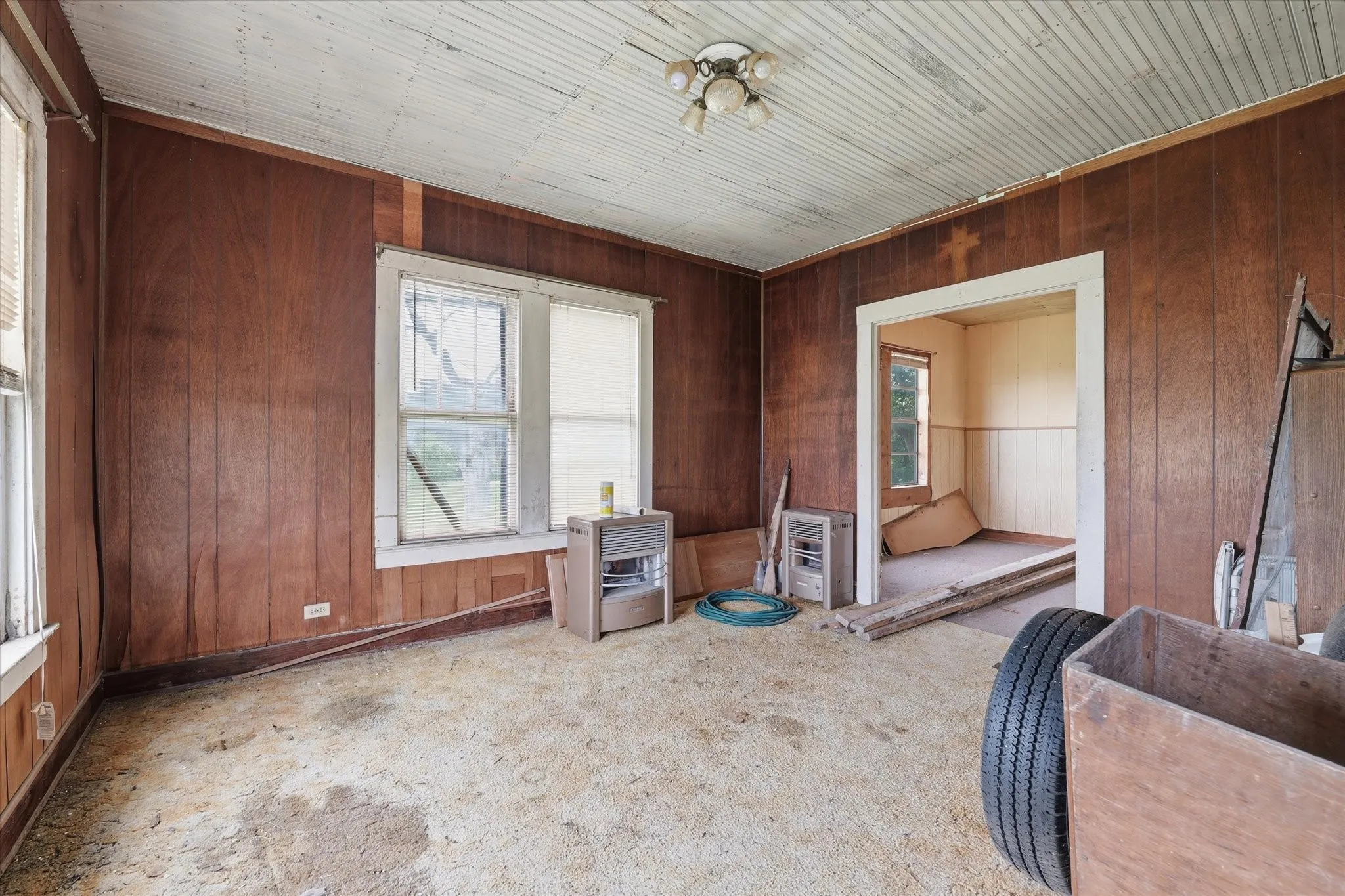 Single Family Residence For Sale in Mc Lennan County , 10847 Elk Road, Axtell, Texas 76624, 2 Bedroom, 1 Bathroom, Garage spaces, 1,102 Sqft, built in 1934, mls#21335637, Real Estate Agent in Axtell, Homes For Sale in Mc Lennan county, Homes For Sale in Axtell, Realtor in Axtell Texas, Real Estate Brokerage Independent Realty Texas, Luminita Cordes Realtor
