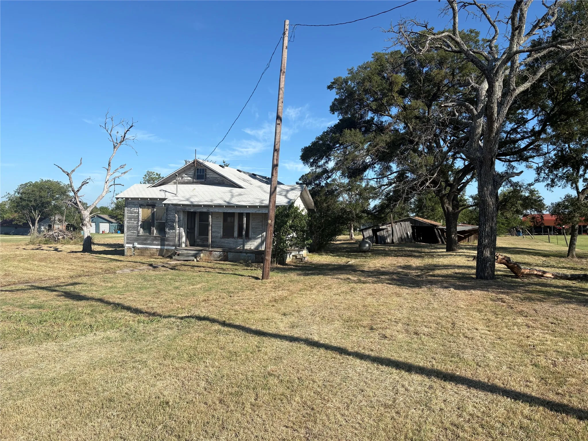 Single Family Residence For Sale in Mc Lennan County , 10847 Elk Road, Axtell, Texas 76624, 2 Bedroom, 1 Bathroom, Garage spaces, 1,102 Sqft, built in 1934, mls#21335637, Real Estate Agent in Axtell, Homes For Sale in Mc Lennan county, Homes For Sale in Axtell, Realtor in Axtell Texas, Real Estate Brokerage Independent Realty Texas, Luminita Cordes Realtor