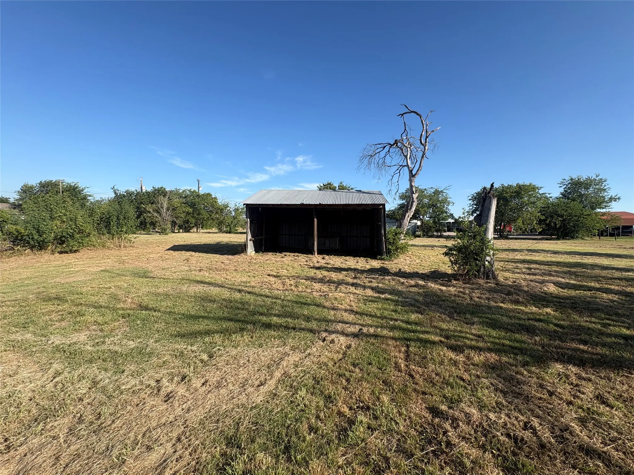 Single Family Residence For Sale in Mc Lennan County , 10847 Elk Road, Axtell, Texas 76624, 2 Bedroom, 1 Bathroom, Garage spaces, 1,102 Sqft, built in 1934, mls#21335637, Real Estate Agent in Axtell, Homes For Sale in Mc Lennan county, Homes For Sale in Axtell, Realtor in Axtell Texas, Real Estate Brokerage Independent Realty Texas, Luminita Cordes Realtor
