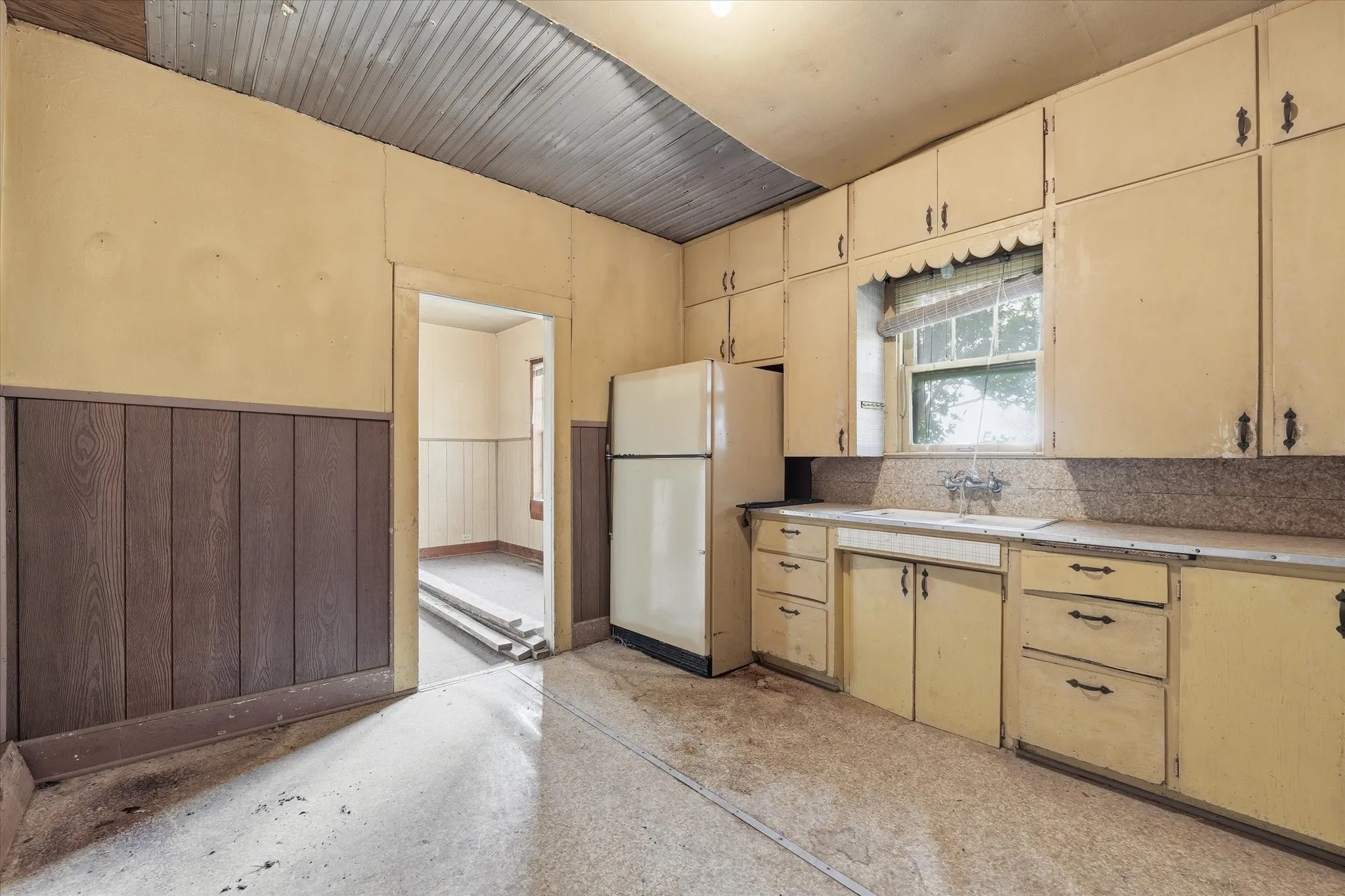 Single Family Residence For Sale in Mc Lennan County , 10847 Elk Road, Axtell, Texas 76624, 2 Bedroom, 1 Bathroom, Garage spaces, 1,102 Sqft, built in 1934, mls#21335637, Real Estate Agent in Axtell, Homes For Sale in Mc Lennan county, Homes For Sale in Axtell, Realtor in Axtell Texas, Real Estate Brokerage Independent Realty Texas, Luminita Cordes Realtor