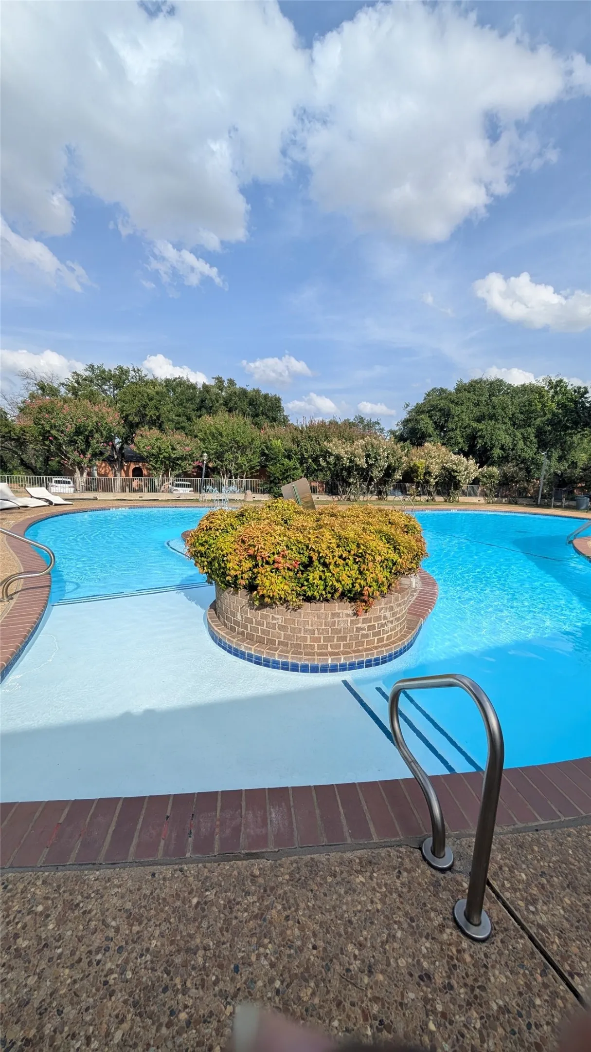 Condominium For Sale in Tarrant County , 556 E Avenue J B, Grand Prairie, Texas 75050, 3 Bedroom, 3 Bathroom, Garage spaces, 1,514 Sqft, built in 1968, mls#21332887, Real Estate Agent in Grand Prairie, Homes For Sale in Tarrant county, Homes For Sale in Grand Prairie, Realtor in Grand Prairie Texas, Real Estate Brokerage Independent Realty Texas, Luminita Cordes Realtor