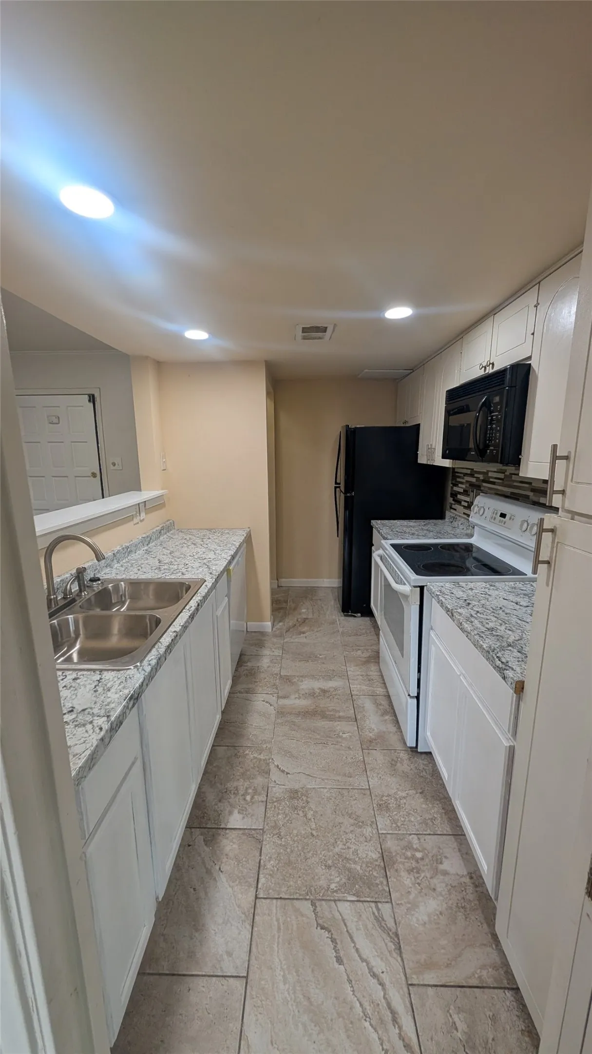Condominium For Sale in Tarrant County , 556 E Avenue J B, Grand Prairie, Texas 75050, 3 Bedroom, 3 Bathroom, Garage spaces, 1,514 Sqft, built in 1968, mls#21332887, Real Estate Agent in Grand Prairie, Homes For Sale in Tarrant county, Homes For Sale in Grand Prairie, Realtor in Grand Prairie Texas, Real Estate Brokerage Independent Realty Texas, Luminita Cordes Realtor
