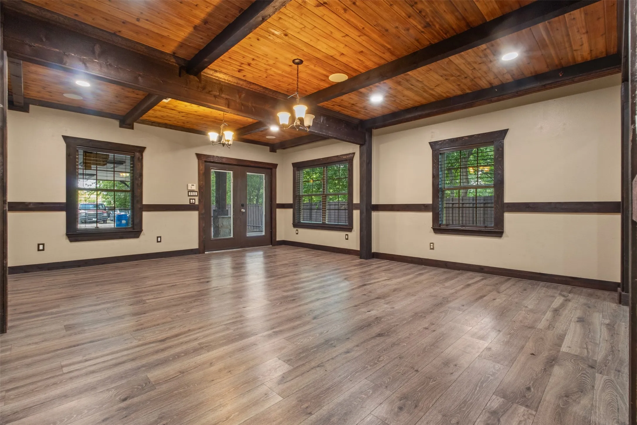 Single Family Residence For Sale in Dallas County , 3030 Weisenberger Drive, Dallas, Texas 75212, 5 Bedroom, 4 Bathroom, Garage spaces, 4,180 Sqft, built in 2013, mls#21335852, Real Estate Agent in Dallas, Homes For Sale in Dallas county, Homes For Sale in Dallas, Realtor in Dallas Texas, Real Estate Brokerage Independent Realty Texas, Luminita Cordes Realtor