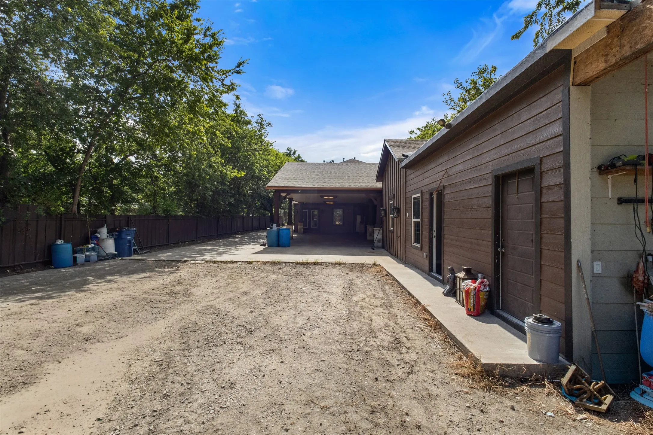 Single Family Residence For Sale in Dallas County , 3030 Weisenberger Drive, Dallas, Texas 75212, 5 Bedroom, 4 Bathroom, Garage spaces, 4,180 Sqft, built in 2013, mls#21335852, Real Estate Agent in Dallas, Homes For Sale in Dallas county, Homes For Sale in Dallas, Realtor in Dallas Texas, Real Estate Brokerage Independent Realty Texas, Luminita Cordes Realtor