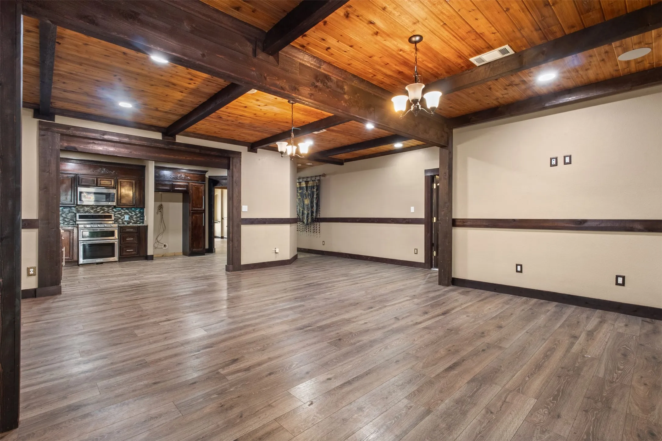 Single Family Residence For Sale in Dallas County , 3030 Weisenberger Drive, Dallas, Texas 75212, 5 Bedroom, 4 Bathroom, Garage spaces, 4,180 Sqft, built in 2013, mls#21335852, Real Estate Agent in Dallas, Homes For Sale in Dallas county, Homes For Sale in Dallas, Realtor in Dallas Texas, Real Estate Brokerage Independent Realty Texas, Luminita Cordes Realtor