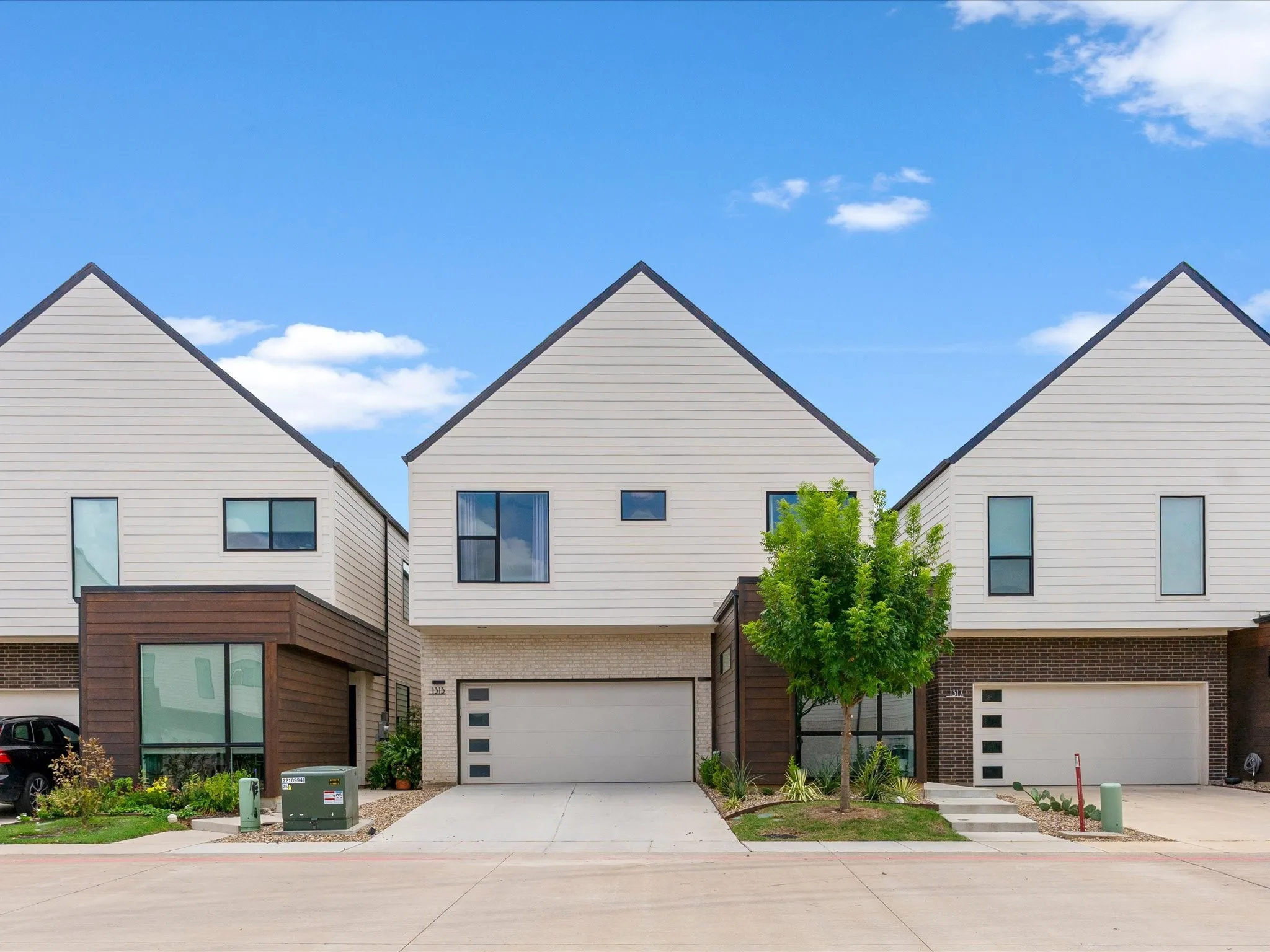 Single Family Residence For Sale in Tarrant County , 1313 Tillery Court, Grapevine, Texas 76051, 3 Bedroom, 3 Bathroom, 2 Garage spaces, 2,065 Sqft, built in 2023, mls#21335861, Real Estate Agent in Grapevine, Homes For Sale in Tarrant county, Homes For Sale in Grapevine, Realtor in Grapevine Texas, Real Estate Brokerage Independent Realty Texas, Luminita Cordes Realtor
