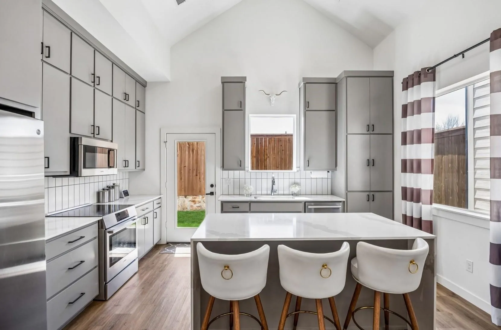 Single Family Residence For Sale in Tarrant County , 1313 Tillery Court, Grapevine, Texas 76051, 3 Bedroom, 3 Bathroom, 2 Garage spaces, 2,065 Sqft, built in 2023, mls#21335861, Real Estate Agent in Grapevine, Homes For Sale in Tarrant county, Homes For Sale in Grapevine, Realtor in Grapevine Texas, Real Estate Brokerage Independent Realty Texas, Luminita Cordes Realtor