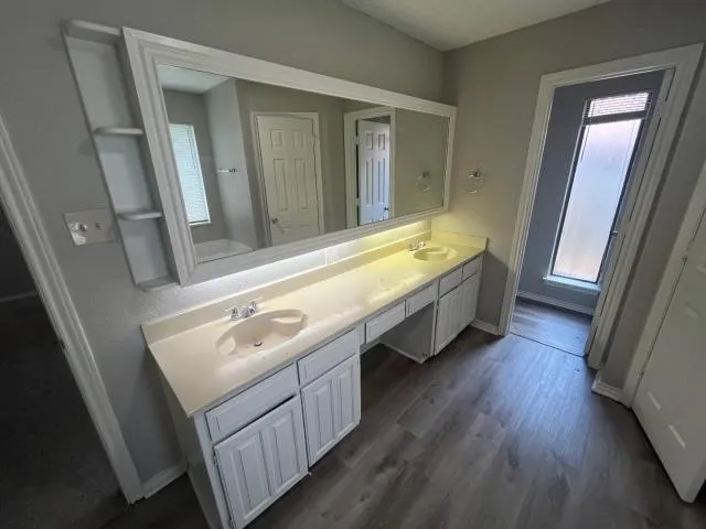 Single Family Residence For Sale in Tarrant County , 934 Robinwood Drive, Arlington, Texas 76017, 3 Bedroom, 2 Bathroom, 2 Garage spaces, 1,938 Sqft, built in 1985, mls#21335868, Real Estate Agent in Arlington, Homes For Sale in Tarrant county, Homes For Sale in Arlington, Realtor in Arlington Texas, Real Estate Brokerage Independent Realty Texas, Luminita Cordes Realtor