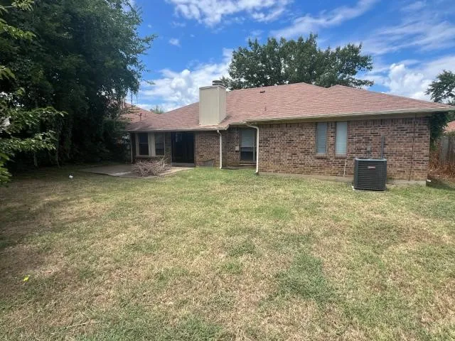 Single Family Residence For Sale in Tarrant County , 934 Robinwood Drive, Arlington, Texas 76017, 3 Bedroom, 2 Bathroom, 2 Garage spaces, 1,938 Sqft, built in 1985, mls#21335868, Real Estate Agent in Arlington, Homes For Sale in Tarrant county, Homes For Sale in Arlington, Realtor in Arlington Texas, Real Estate Brokerage Independent Realty Texas, Luminita Cordes Realtor