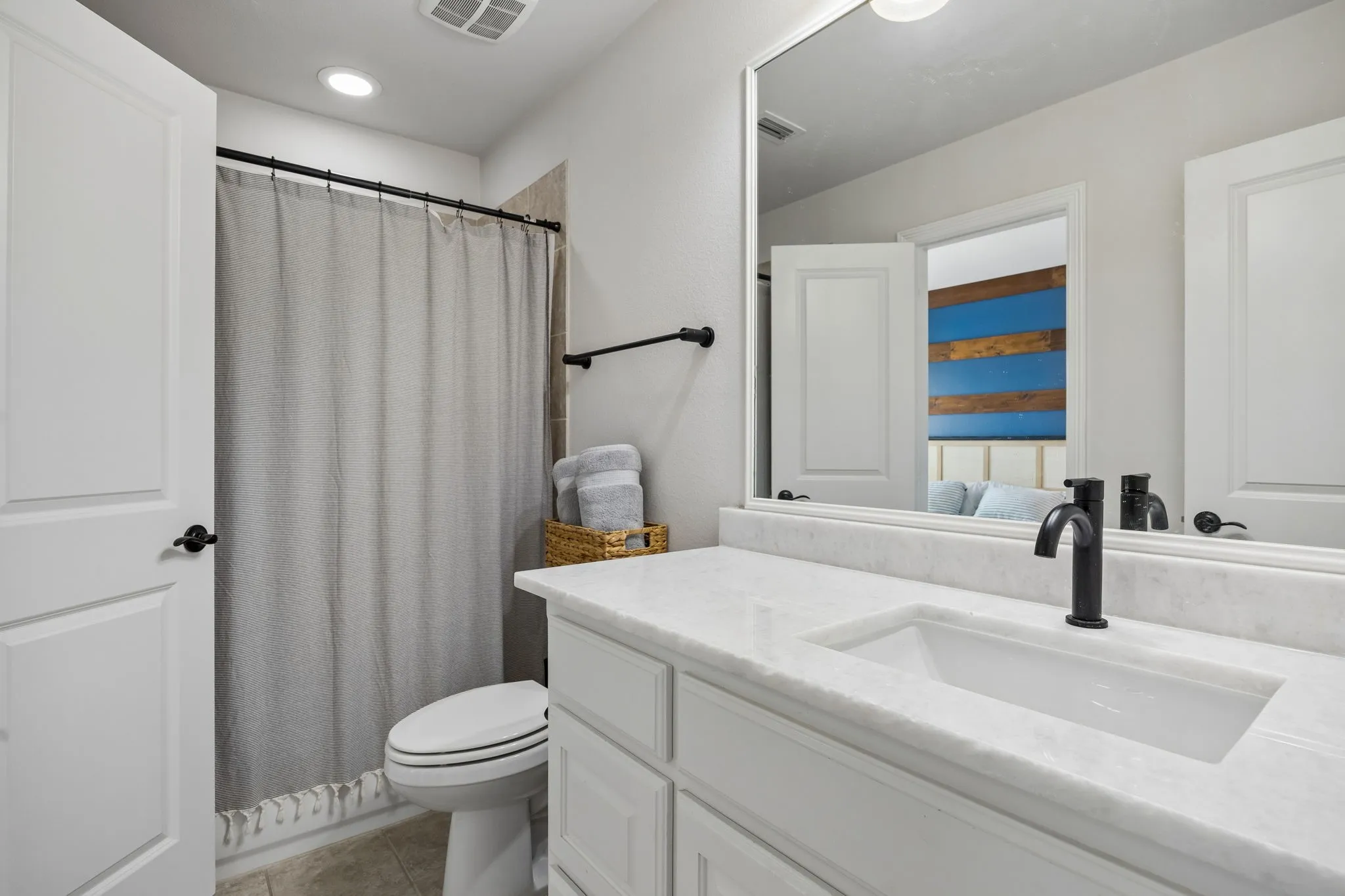Single Family Residence For Sale in Denton County , 3812 Shady Creek Court, Frisco, Texas 75033, 4 Bedroom, 5 Bathroom, 3 Garage spaces, 4,569 Sqft, built in 2014, mls#21333021, Real Estate Agent in Frisco, Homes For Sale in Denton county, Homes For Sale in Frisco, Realtor in Frisco Texas, Real Estate Brokerage Independent Realty Texas, Luminita Cordes Realtor