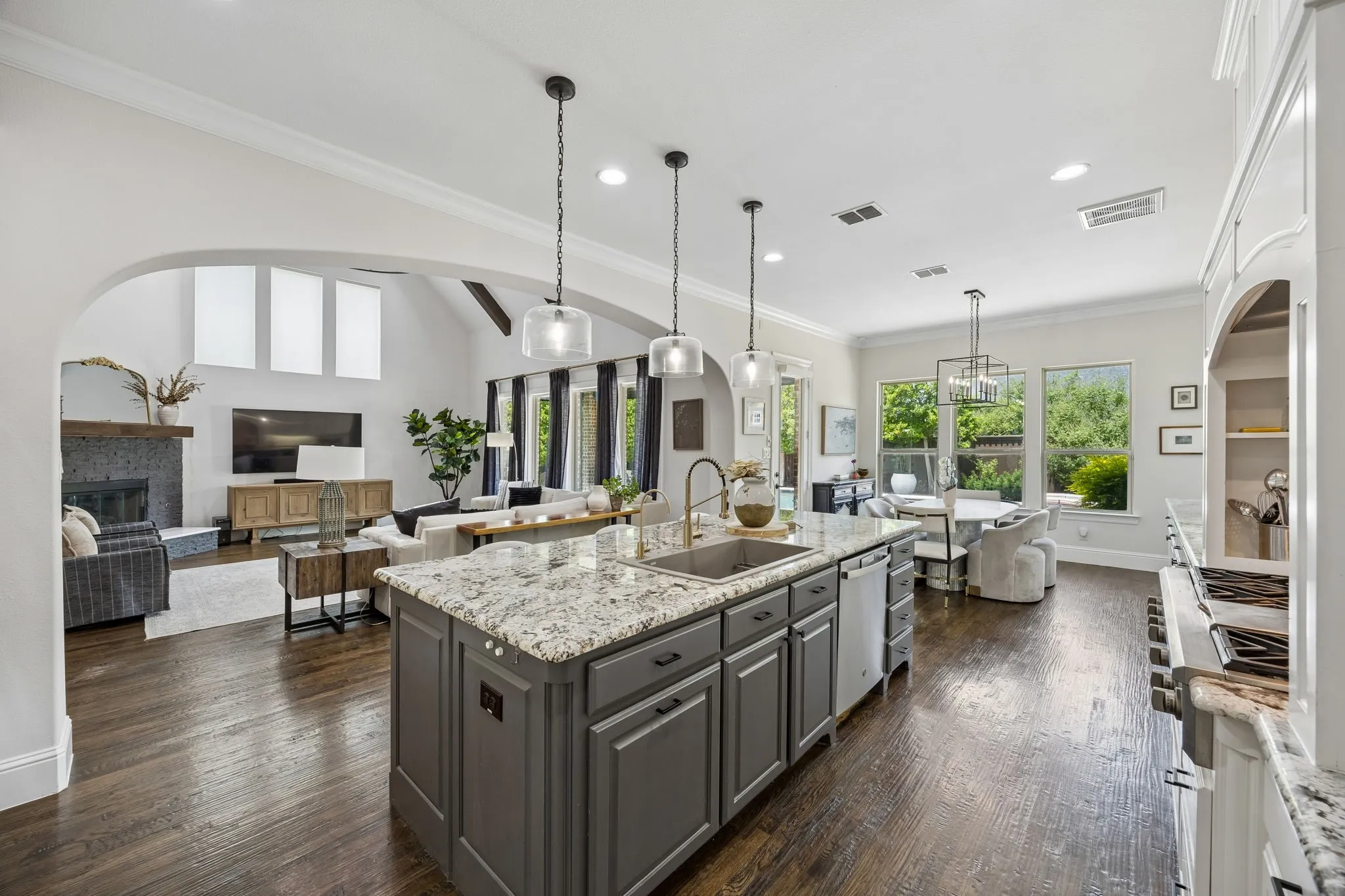 Single Family Residence For Sale in Denton County , 3812 Shady Creek Court, Frisco, Texas 75033, 4 Bedroom, 5 Bathroom, 3 Garage spaces, 4,569 Sqft, built in 2014, mls#21333021, Real Estate Agent in Frisco, Homes For Sale in Denton county, Homes For Sale in Frisco, Realtor in Frisco Texas, Real Estate Brokerage Independent Realty Texas, Luminita Cordes Realtor