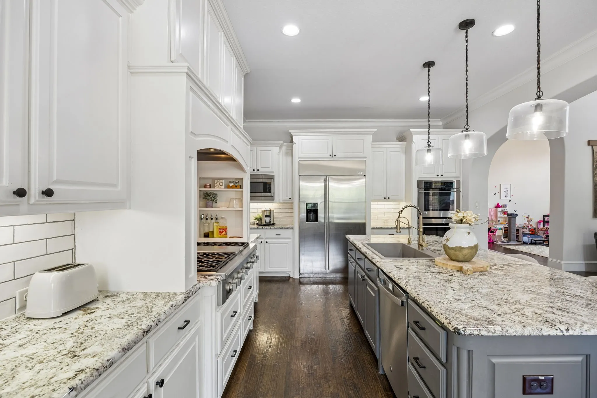 Single Family Residence For Sale in Denton County , 3812 Shady Creek Court, Frisco, Texas 75033, 4 Bedroom, 5 Bathroom, 3 Garage spaces, 4,569 Sqft, built in 2014, mls#21333021, Real Estate Agent in Frisco, Homes For Sale in Denton county, Homes For Sale in Frisco, Realtor in Frisco Texas, Real Estate Brokerage Independent Realty Texas, Luminita Cordes Realtor