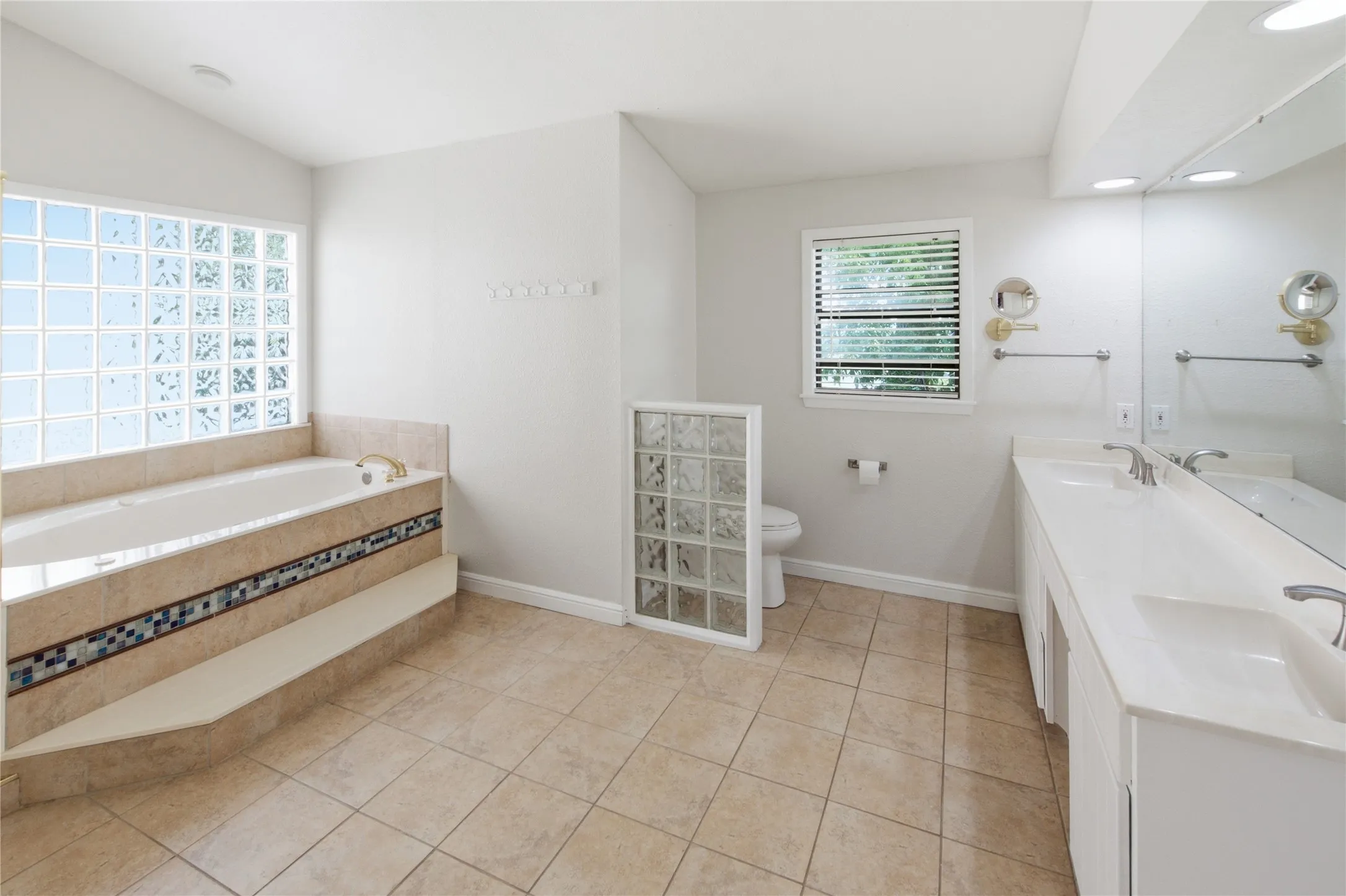 Single Family Residence For Sale in Bosque County , 181 County Road 1747, Clifton, Texas 76634, 3 Bedroom, 2 Bathroom, Garage spaces, 2,760 Sqft, built in 1970, mls#21335875, Real Estate Agent in Clifton, Homes For Sale in Bosque county, Homes For Sale in Clifton, Realtor in Clifton Texas, Real Estate Brokerage Independent Realty Texas, Luminita Cordes Realtor