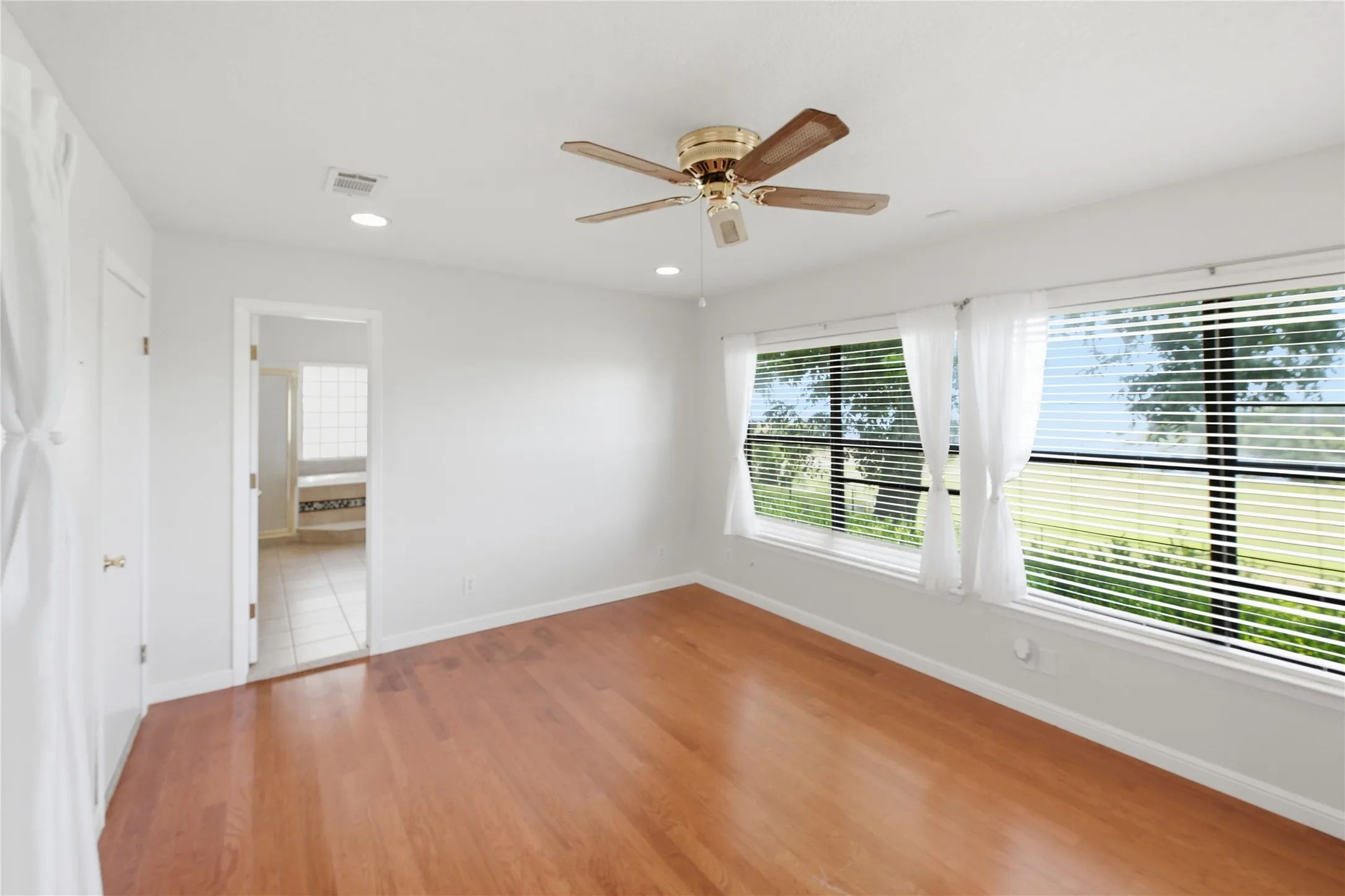 Single Family Residence For Sale in Bosque County , 181 County Road 1747, Clifton, Texas 76634, 3 Bedroom, 2 Bathroom, Garage spaces, 2,760 Sqft, built in 1970, mls#21335875, Real Estate Agent in Clifton, Homes For Sale in Bosque county, Homes For Sale in Clifton, Realtor in Clifton Texas, Real Estate Brokerage Independent Realty Texas, Luminita Cordes Realtor