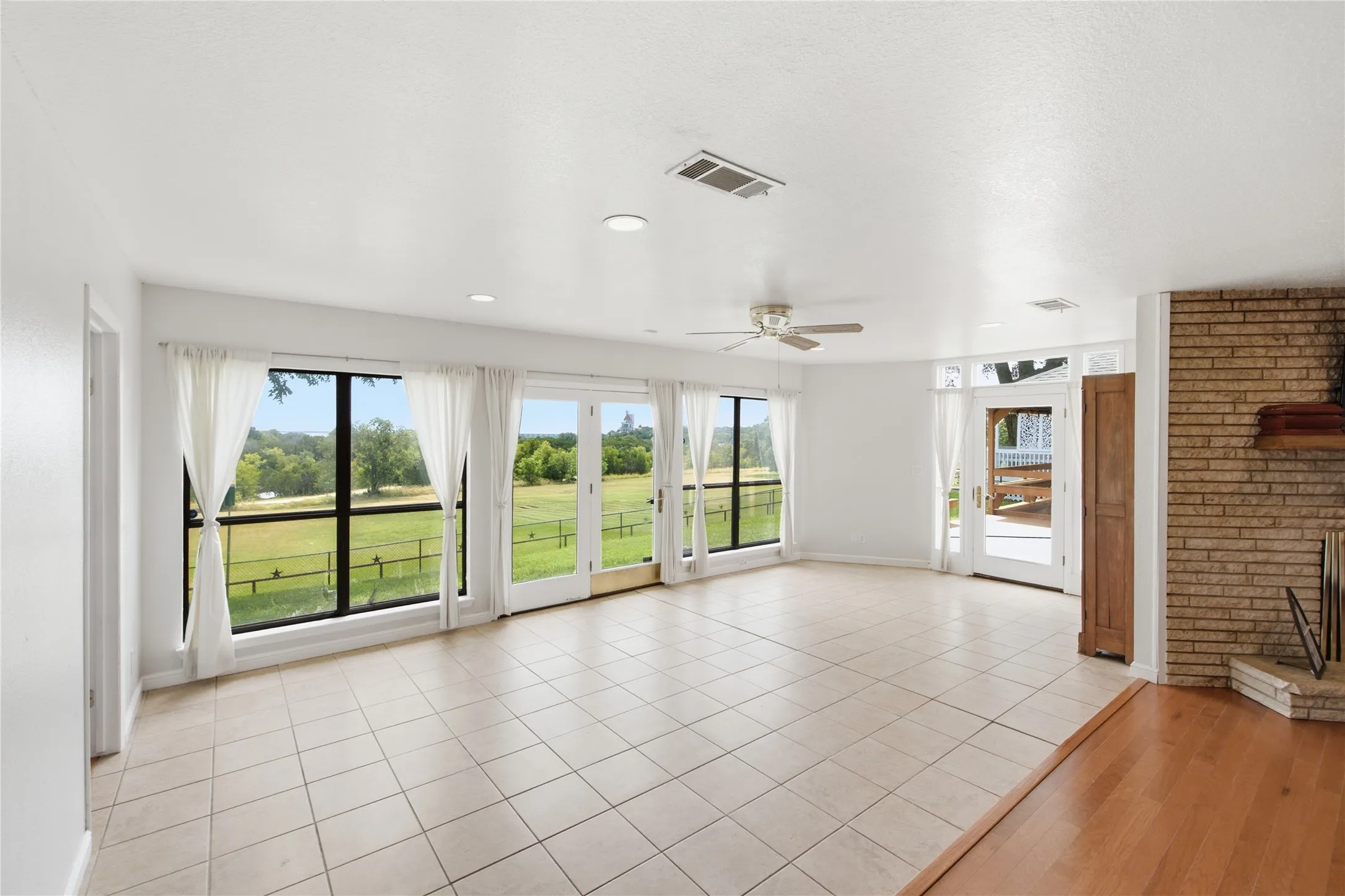 Single Family Residence For Sale in Bosque County , 181 County Road 1747, Clifton, Texas 76634, 3 Bedroom, 2 Bathroom, Garage spaces, 2,760 Sqft, built in 1970, mls#21335875, Real Estate Agent in Clifton, Homes For Sale in Bosque county, Homes For Sale in Clifton, Realtor in Clifton Texas, Real Estate Brokerage Independent Realty Texas, Luminita Cordes Realtor