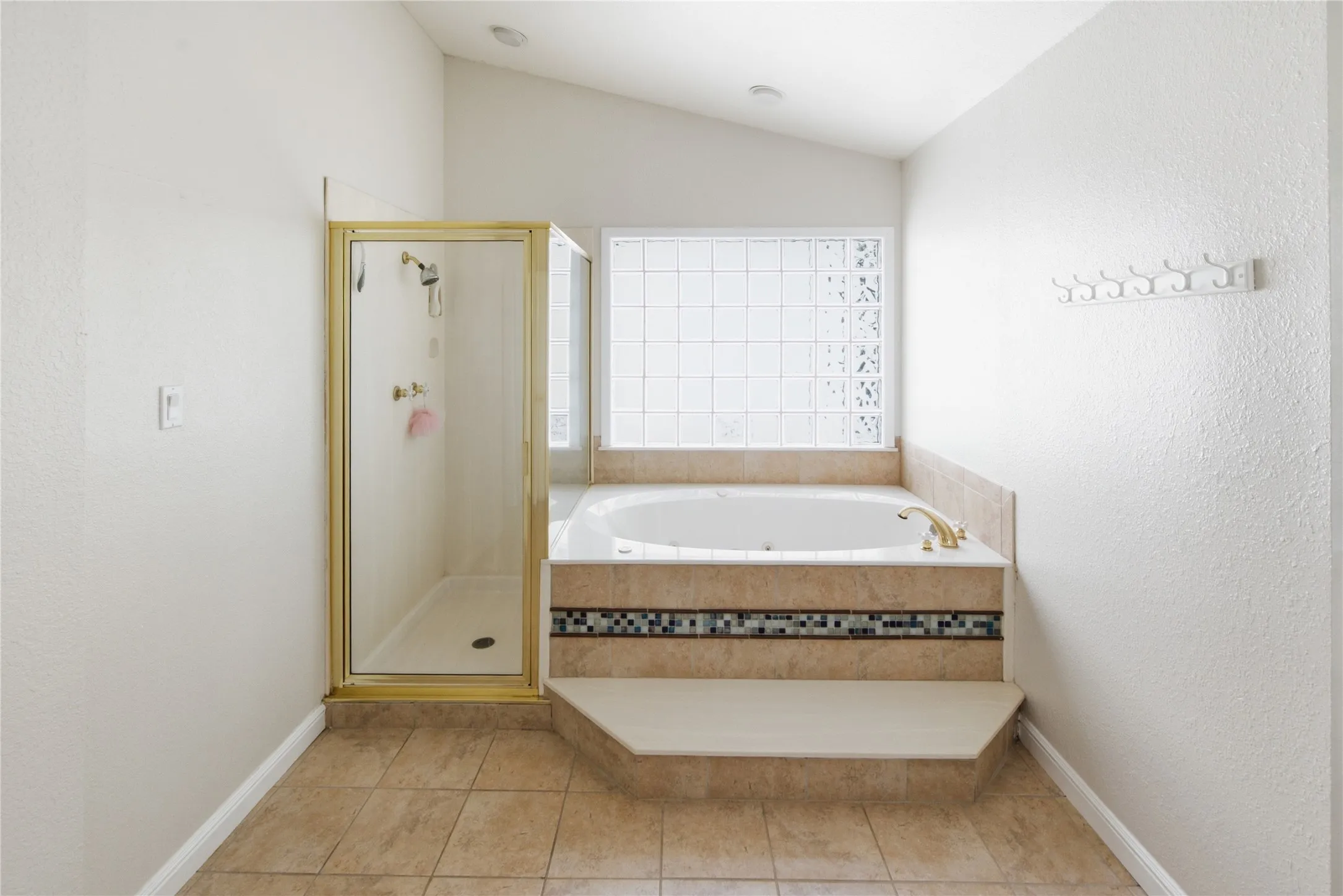 Single Family Residence For Sale in Bosque County , 181 County Road 1747, Clifton, Texas 76634, 3 Bedroom, 2 Bathroom, Garage spaces, 2,760 Sqft, built in 1970, mls#21335875, Real Estate Agent in Clifton, Homes For Sale in Bosque county, Homes For Sale in Clifton, Realtor in Clifton Texas, Real Estate Brokerage Independent Realty Texas, Luminita Cordes Realtor