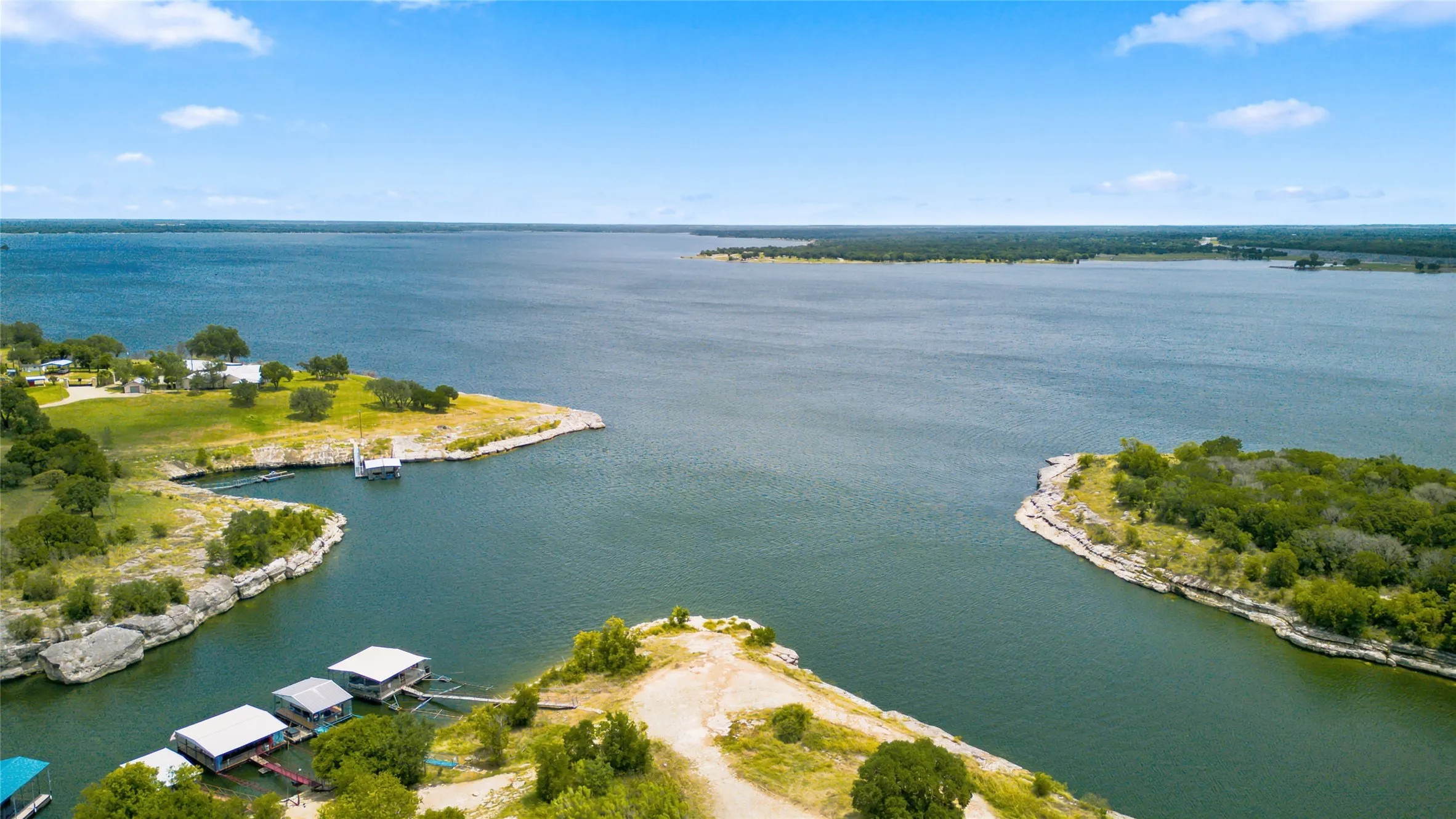 Single Family Residence For Sale in Bosque County , 181 County Road 1747, Clifton, Texas 76634, 3 Bedroom, 2 Bathroom, Garage spaces, 2,760 Sqft, built in 1970, mls#21335875, Real Estate Agent in Clifton, Homes For Sale in Bosque county, Homes For Sale in Clifton, Realtor in Clifton Texas, Real Estate Brokerage Independent Realty Texas, Luminita Cordes Realtor
