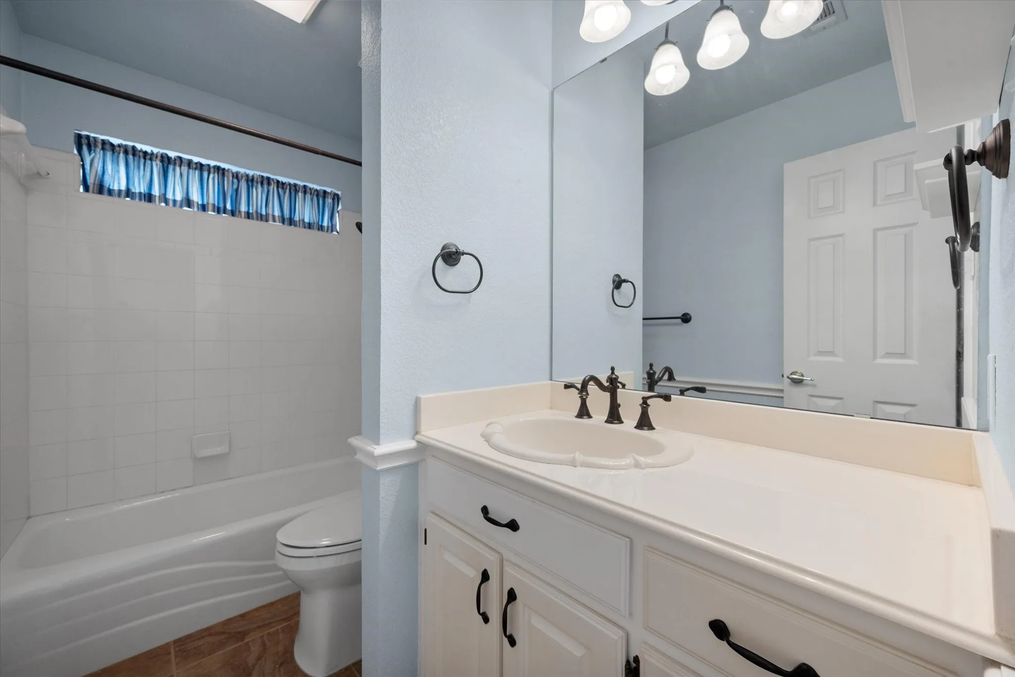 Single Family Residence For Sale in Tarrant County , 8904 Thornway Drive, North Richland Hills, Texas 76182, 4 Bedroom, 3 Bathroom, 3 Garage spaces, 3,029 Sqft, built in 1996, mls#21335704, Real Estate Agent in North Richland Hills, Homes For Sale in Tarrant county, Homes For Sale in North Richland Hills, Realtor in North Richland Hills Texas, Real Estate Brokerage Independent Realty Texas, Luminita Cordes Realtor