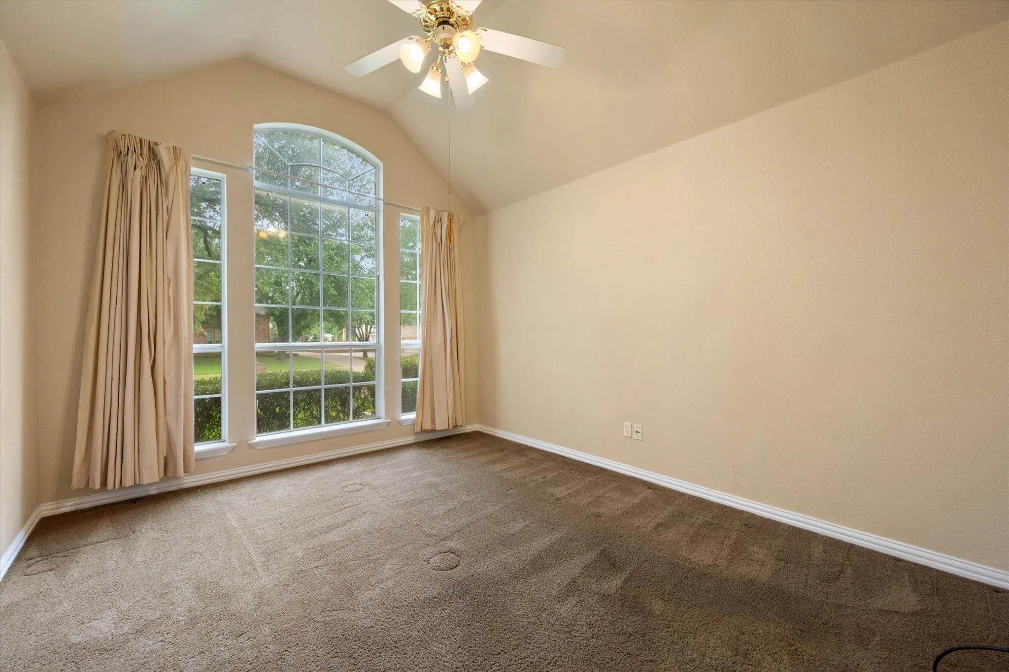 Single Family Residence For Sale in Tarrant County , 8904 Thornway Drive, North Richland Hills, Texas 76182, 4 Bedroom, 3 Bathroom, 3 Garage spaces, 3,029 Sqft, built in 1996, mls#21335704, Real Estate Agent in North Richland Hills, Homes For Sale in Tarrant county, Homes For Sale in North Richland Hills, Realtor in North Richland Hills Texas, Real Estate Brokerage Independent Realty Texas, Luminita Cordes Realtor