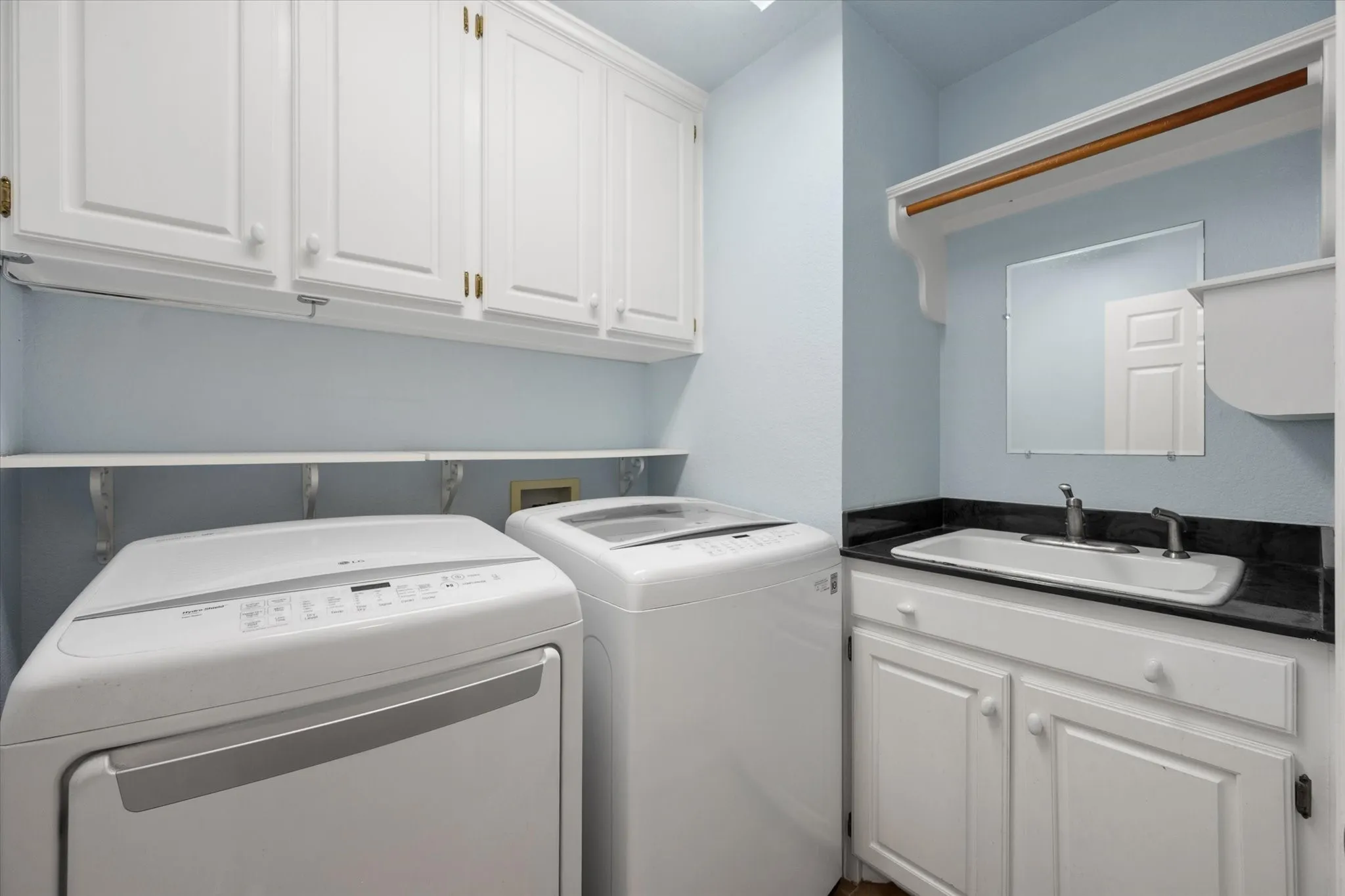 Single Family Residence For Sale in Tarrant County , 8904 Thornway Drive, North Richland Hills, Texas 76182, 4 Bedroom, 3 Bathroom, 3 Garage spaces, 3,029 Sqft, built in 1996, mls#21335704, Real Estate Agent in North Richland Hills, Homes For Sale in Tarrant county, Homes For Sale in North Richland Hills, Realtor in North Richland Hills Texas, Real Estate Brokerage Independent Realty Texas, Luminita Cordes Realtor