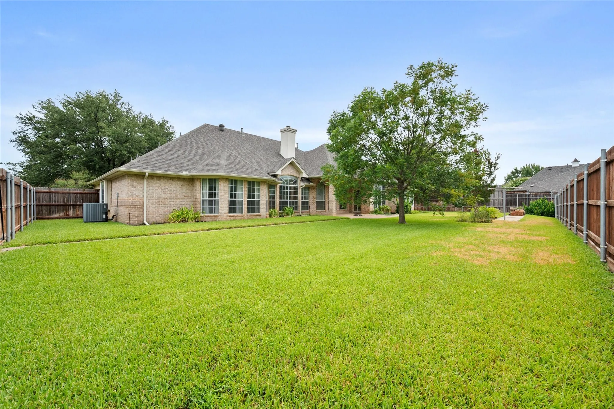 Single Family Residence For Sale in Tarrant County , 8904 Thornway Drive, North Richland Hills, Texas 76182, 4 Bedroom, 3 Bathroom, 3 Garage spaces, 3,029 Sqft, built in 1996, mls#21335704, Real Estate Agent in North Richland Hills, Homes For Sale in Tarrant county, Homes For Sale in North Richland Hills, Realtor in North Richland Hills Texas, Real Estate Brokerage Independent Realty Texas, Luminita Cordes Realtor