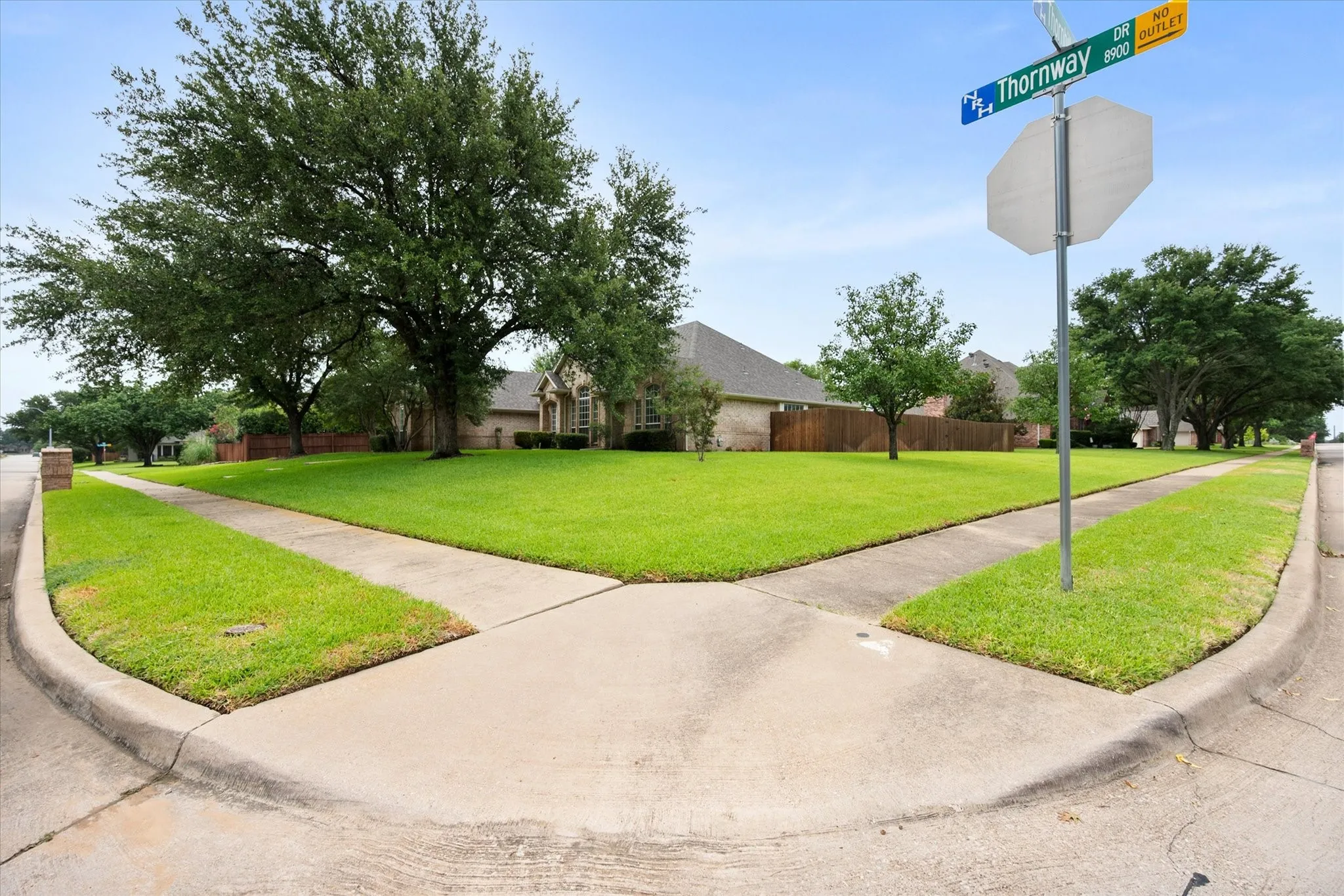 Single Family Residence For Sale in Tarrant County , 8904 Thornway Drive, North Richland Hills, Texas 76182, 4 Bedroom, 3 Bathroom, 3 Garage spaces, 3,029 Sqft, built in 1996, mls#21335704, Real Estate Agent in North Richland Hills, Homes For Sale in Tarrant county, Homes For Sale in North Richland Hills, Realtor in North Richland Hills Texas, Real Estate Brokerage Independent Realty Texas, Luminita Cordes Realtor