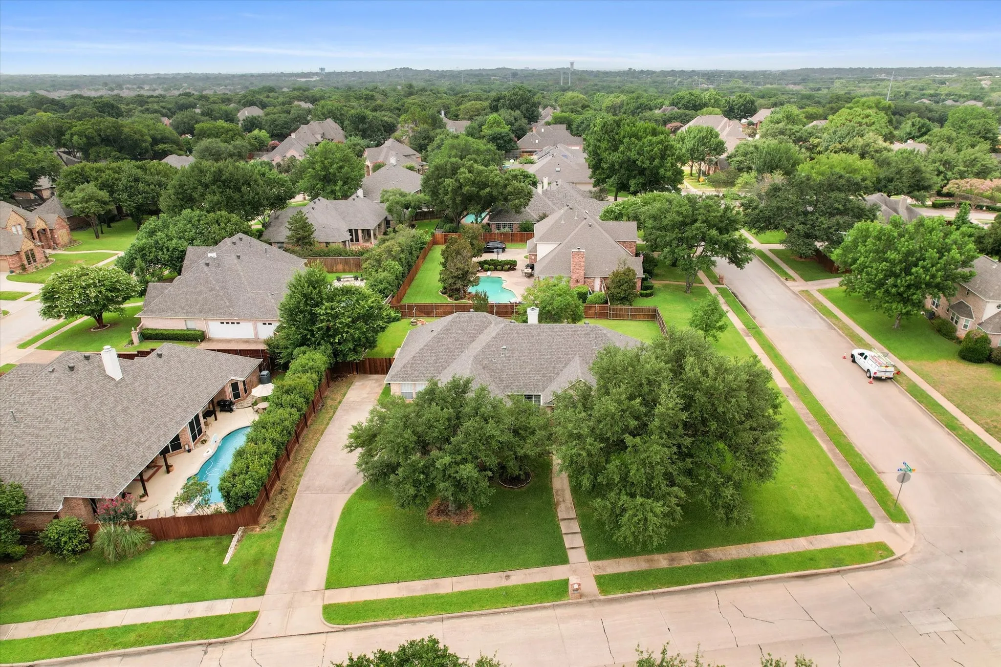 Single Family Residence For Sale in Tarrant County , 8904 Thornway Drive, North Richland Hills, Texas 76182, 4 Bedroom, 3 Bathroom, 3 Garage spaces, 3,029 Sqft, built in 1996, mls#21335704, Real Estate Agent in North Richland Hills, Homes For Sale in Tarrant county, Homes For Sale in North Richland Hills, Realtor in North Richland Hills Texas, Real Estate Brokerage Independent Realty Texas, Luminita Cordes Realtor