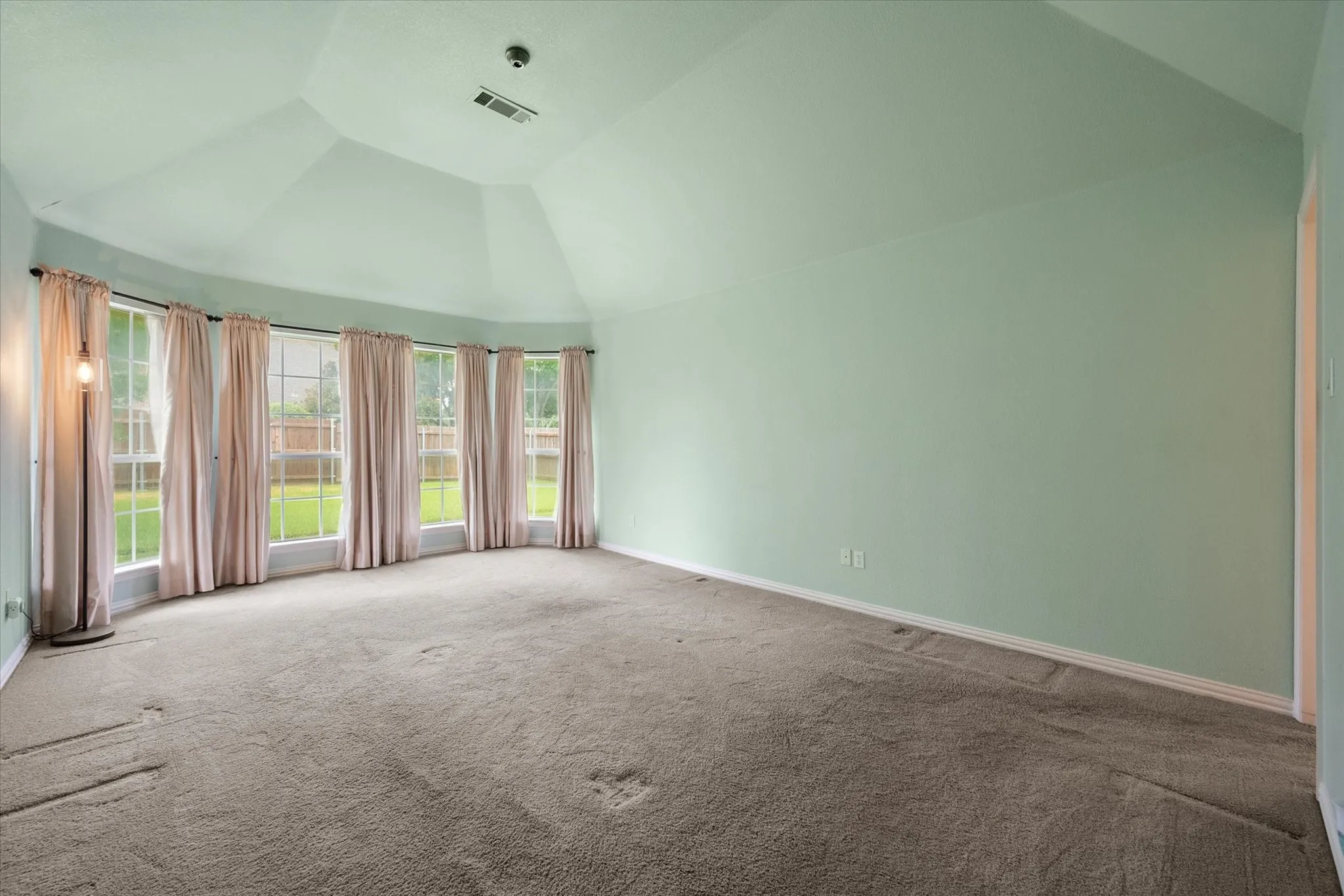 Single Family Residence For Sale in Tarrant County , 8904 Thornway Drive, North Richland Hills, Texas 76182, 4 Bedroom, 3 Bathroom, 3 Garage spaces, 3,029 Sqft, built in 1996, mls#21335704, Real Estate Agent in North Richland Hills, Homes For Sale in Tarrant county, Homes For Sale in North Richland Hills, Realtor in North Richland Hills Texas, Real Estate Brokerage Independent Realty Texas, Luminita Cordes Realtor
