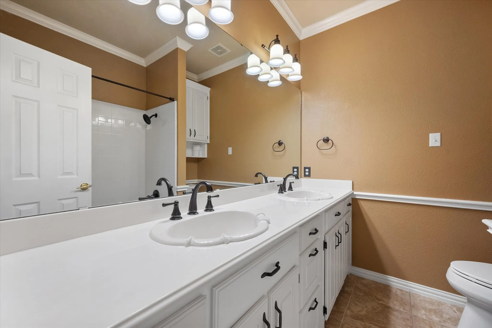 Single Family Residence For Sale in Tarrant County , 8904 Thornway Drive, North Richland Hills, Texas 76182, 4 Bedroom, 3 Bathroom, 3 Garage spaces, 3,029 Sqft, built in 1996, mls#21335704, Real Estate Agent in North Richland Hills, Homes For Sale in Tarrant county, Homes For Sale in North Richland Hills, Realtor in North Richland Hills Texas, Real Estate Brokerage Independent Realty Texas, Luminita Cordes Realtor