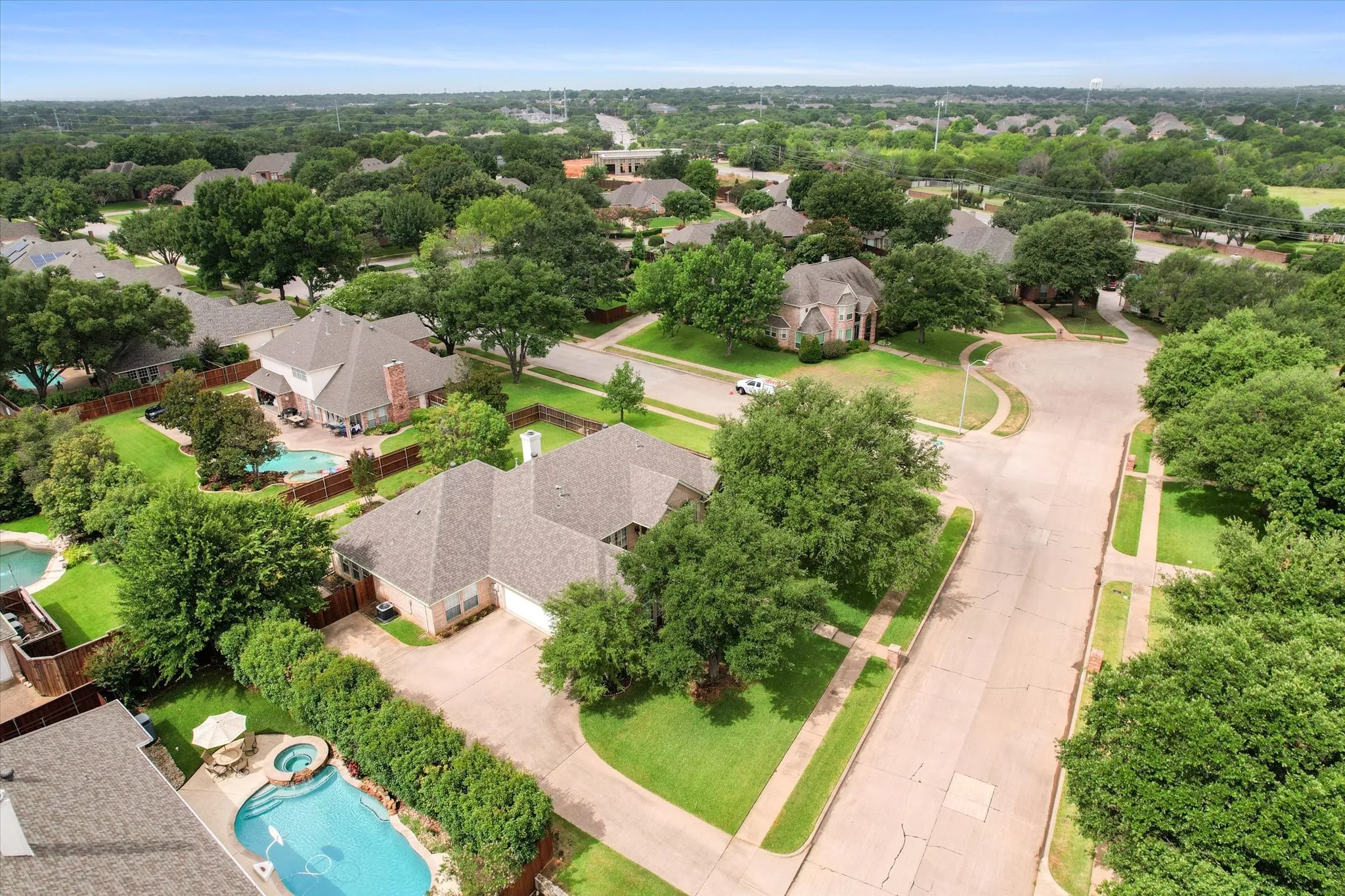 Single Family Residence For Sale in Tarrant County , 8904 Thornway Drive, North Richland Hills, Texas 76182, 4 Bedroom, 3 Bathroom, 3 Garage spaces, 3,029 Sqft, built in 1996, mls#21335704, Real Estate Agent in North Richland Hills, Homes For Sale in Tarrant county, Homes For Sale in North Richland Hills, Realtor in North Richland Hills Texas, Real Estate Brokerage Independent Realty Texas, Luminita Cordes Realtor