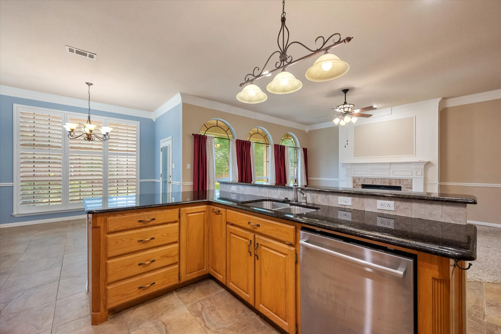Single Family Residence For Sale in Tarrant County , 8904 Thornway Drive, North Richland Hills, Texas 76182, 4 Bedroom, 3 Bathroom, 3 Garage spaces, 3,029 Sqft, built in 1996, mls#21335704, Real Estate Agent in North Richland Hills, Homes For Sale in Tarrant county, Homes For Sale in North Richland Hills, Realtor in North Richland Hills Texas, Real Estate Brokerage Independent Realty Texas, Luminita Cordes Realtor