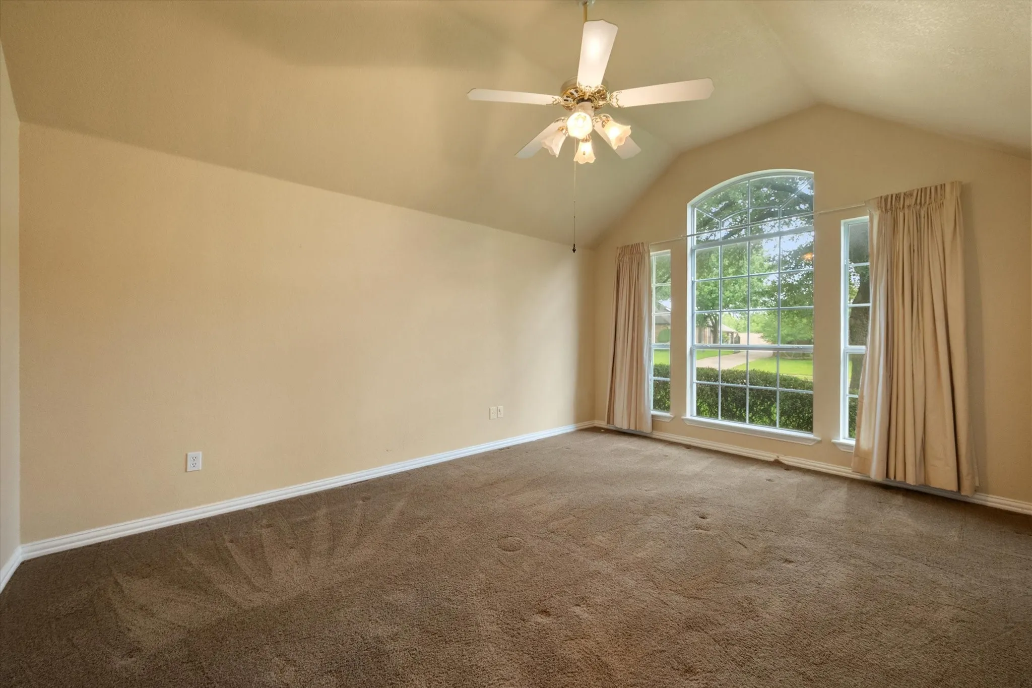Single Family Residence For Sale in Tarrant County , 8904 Thornway Drive, North Richland Hills, Texas 76182, 4 Bedroom, 3 Bathroom, 3 Garage spaces, 3,029 Sqft, built in 1996, mls#21335704, Real Estate Agent in North Richland Hills, Homes For Sale in Tarrant county, Homes For Sale in North Richland Hills, Realtor in North Richland Hills Texas, Real Estate Brokerage Independent Realty Texas, Luminita Cordes Realtor