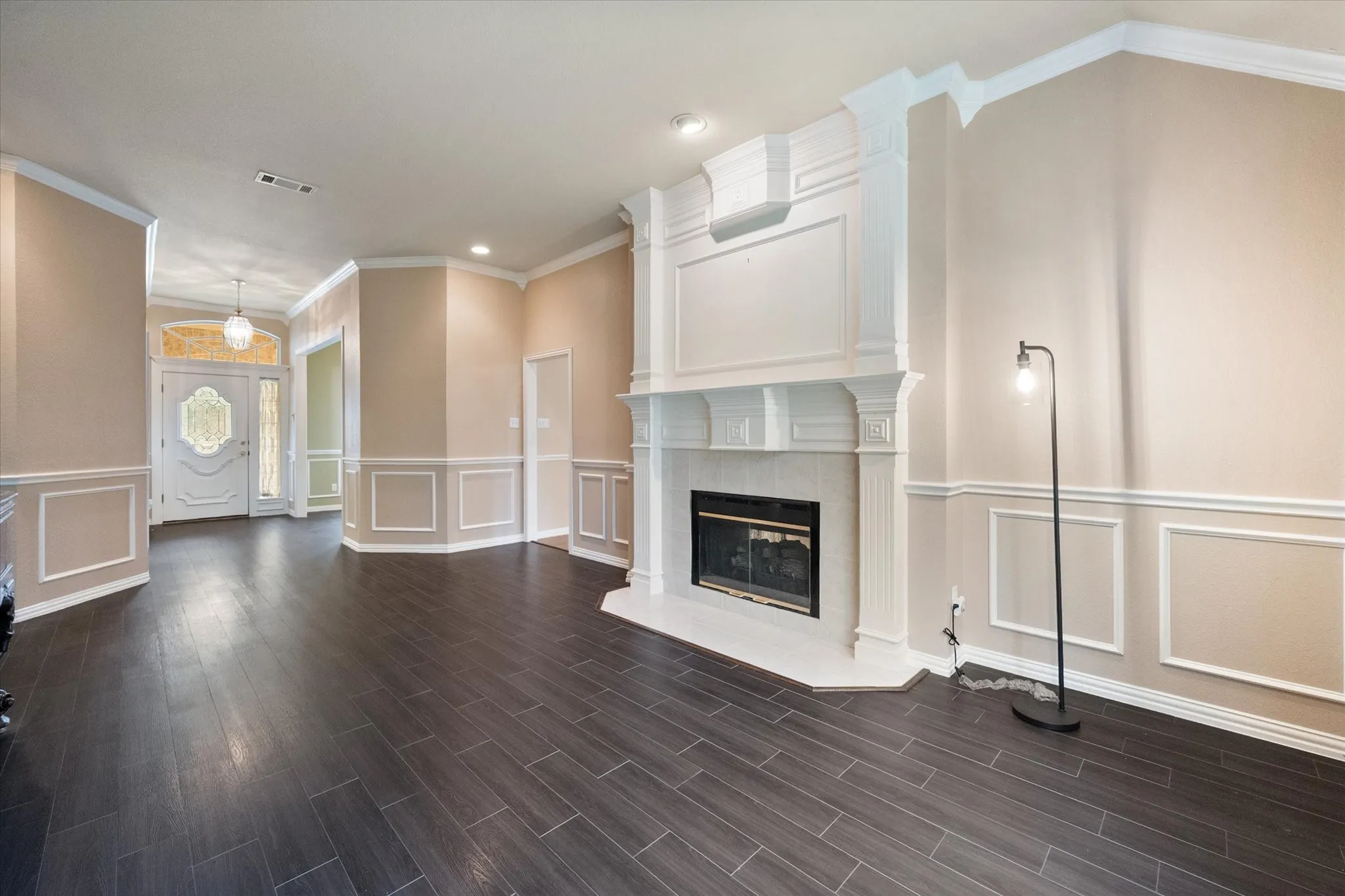 Single Family Residence For Sale in Tarrant County , 8904 Thornway Drive, North Richland Hills, Texas 76182, 4 Bedroom, 3 Bathroom, 3 Garage spaces, 3,029 Sqft, built in 1996, mls#21335704, Real Estate Agent in North Richland Hills, Homes For Sale in Tarrant county, Homes For Sale in North Richland Hills, Realtor in North Richland Hills Texas, Real Estate Brokerage Independent Realty Texas, Luminita Cordes Realtor