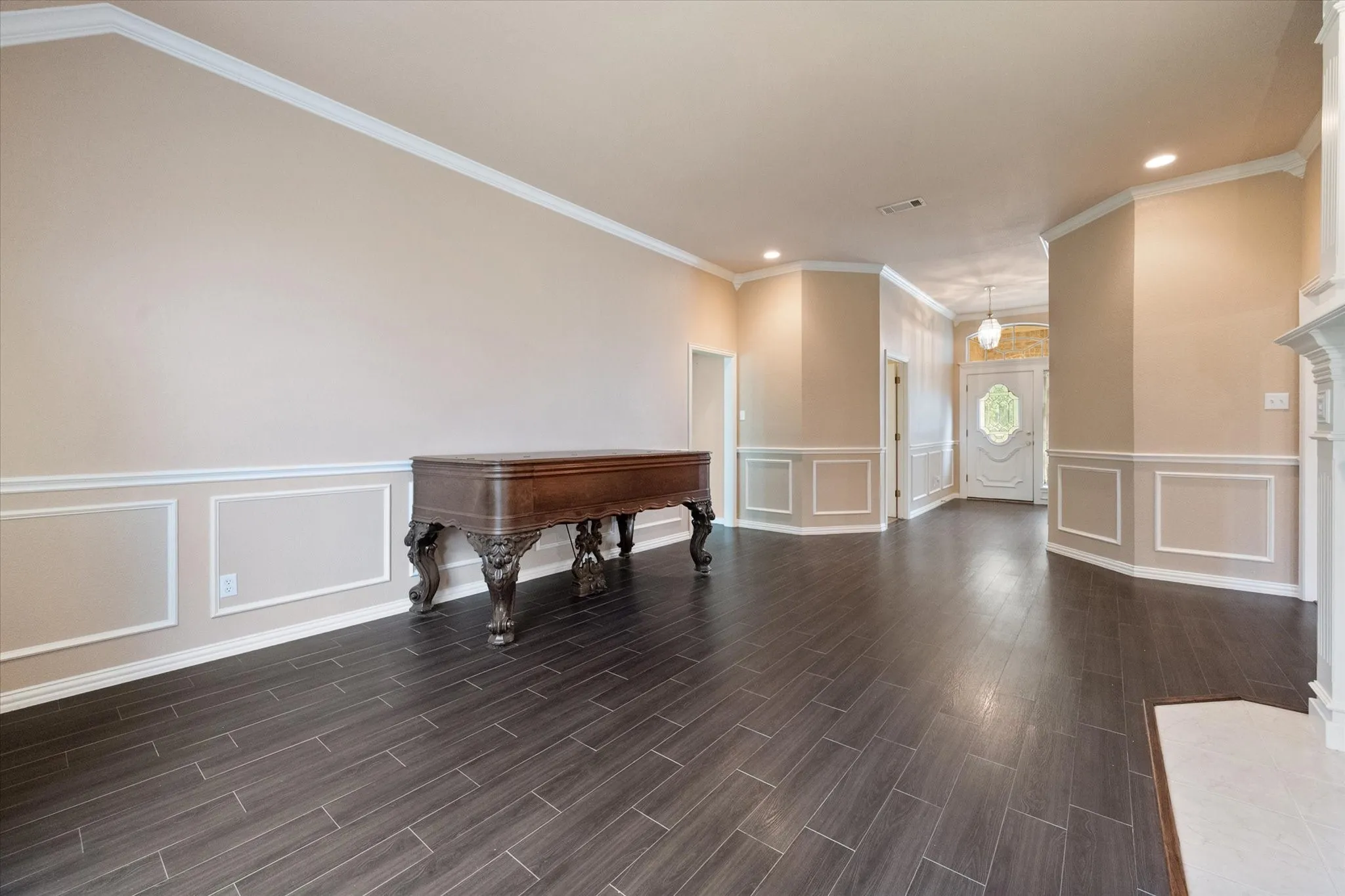 Single Family Residence For Sale in Tarrant County , 8904 Thornway Drive, North Richland Hills, Texas 76182, 4 Bedroom, 3 Bathroom, 3 Garage spaces, 3,029 Sqft, built in 1996, mls#21335704, Real Estate Agent in North Richland Hills, Homes For Sale in Tarrant county, Homes For Sale in North Richland Hills, Realtor in North Richland Hills Texas, Real Estate Brokerage Independent Realty Texas, Luminita Cordes Realtor