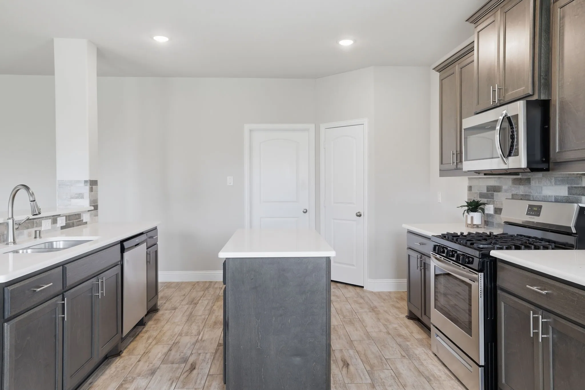 Single Family Residence For Sale in Collin County , 2911 Diamondback Drive, Melissa, Texas 75454, 3 Bedroom, 2 Bathroom, 2 Garage spaces, 1,877 Sqft, built in 2022, mls#21329035, Real Estate Agent in Melissa, Homes For Sale in Collin county, Homes For Sale in Melissa, Realtor in Melissa Texas, Real Estate Brokerage Independent Realty Texas, Luminita Cordes Realtor