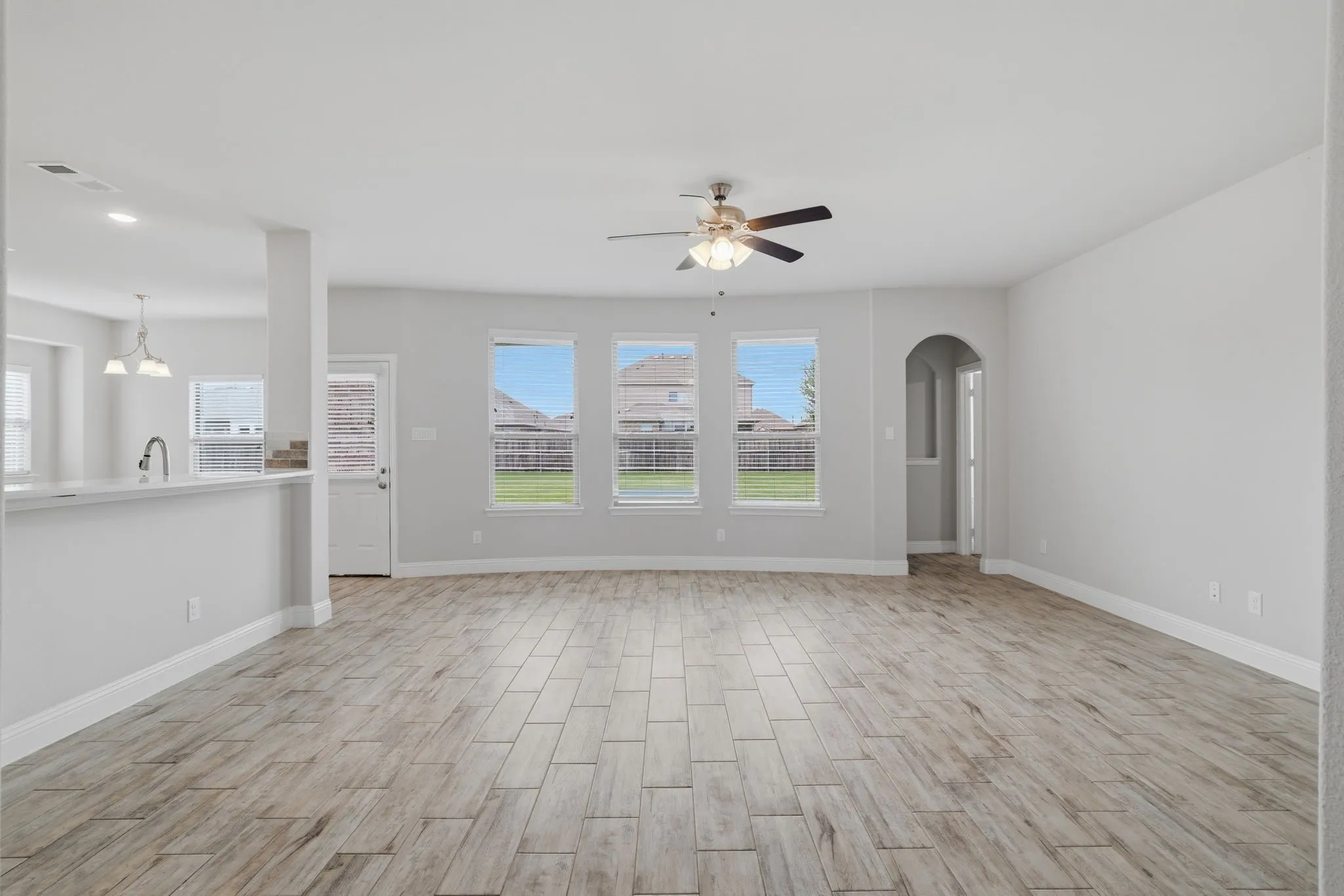 Single Family Residence For Sale in Collin County , 2911 Diamondback Drive, Melissa, Texas 75454, 3 Bedroom, 2 Bathroom, 2 Garage spaces, 1,877 Sqft, built in 2022, mls#21329035, Real Estate Agent in Melissa, Homes For Sale in Collin county, Homes For Sale in Melissa, Realtor in Melissa Texas, Real Estate Brokerage Independent Realty Texas, Luminita Cordes Realtor