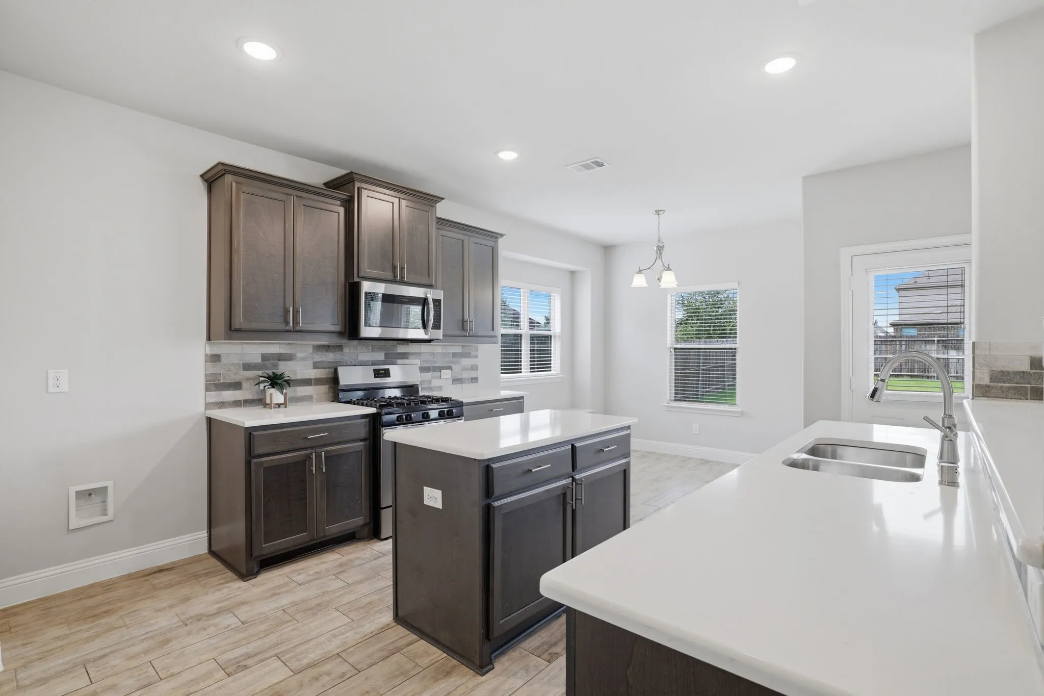 Single Family Residence For Sale in Collin County , 2911 Diamondback Drive, Melissa, Texas 75454, 3 Bedroom, 2 Bathroom, 2 Garage spaces, 1,877 Sqft, built in 2022, mls#21329035, Real Estate Agent in Melissa, Homes For Sale in Collin county, Homes For Sale in Melissa, Realtor in Melissa Texas, Real Estate Brokerage Independent Realty Texas, Luminita Cordes Realtor