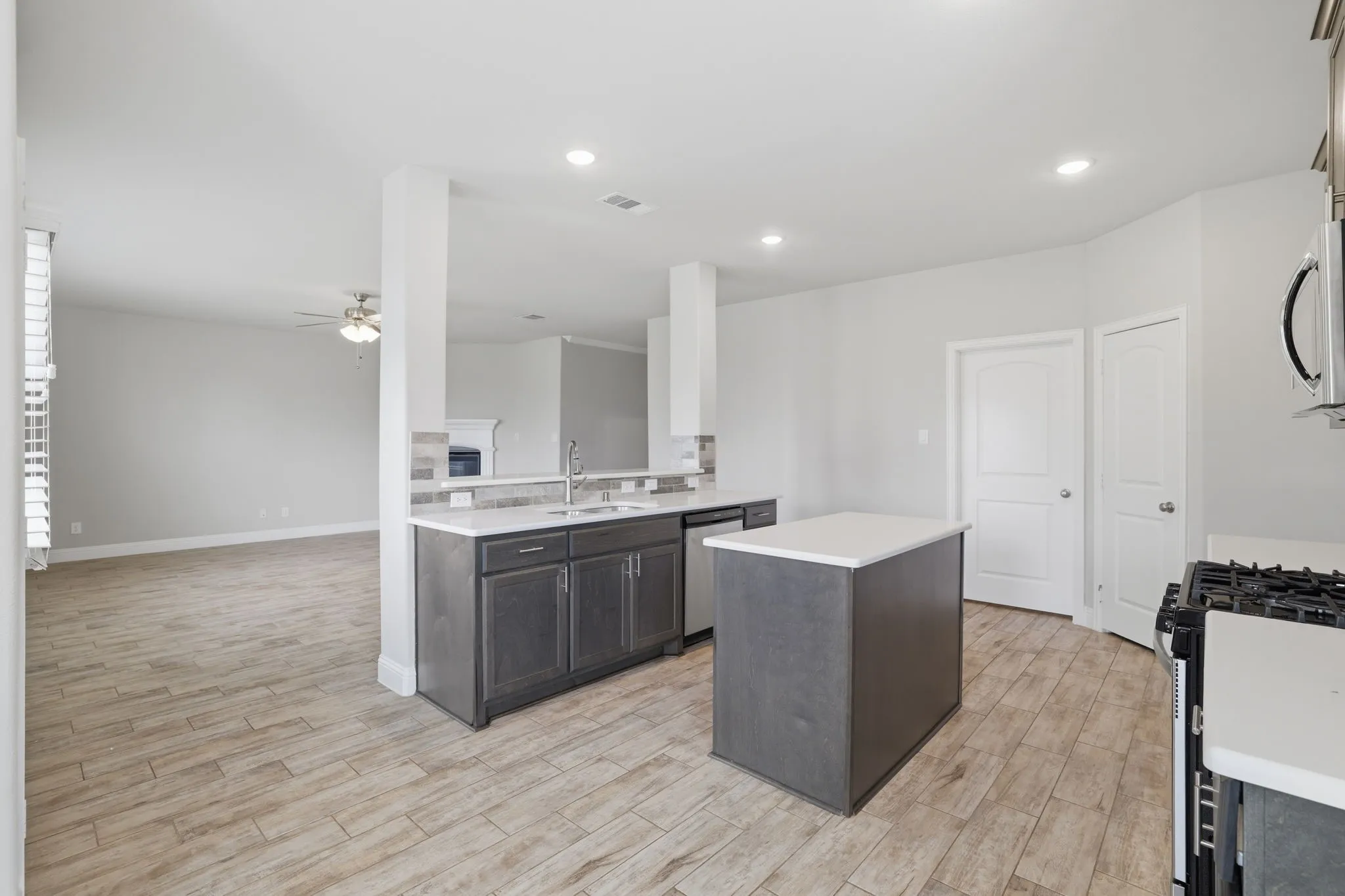 Single Family Residence For Sale in Collin County , 2911 Diamondback Drive, Melissa, Texas 75454, 3 Bedroom, 2 Bathroom, 2 Garage spaces, 1,877 Sqft, built in 2022, mls#21329035, Real Estate Agent in Melissa, Homes For Sale in Collin county, Homes For Sale in Melissa, Realtor in Melissa Texas, Real Estate Brokerage Independent Realty Texas, Luminita Cordes Realtor
