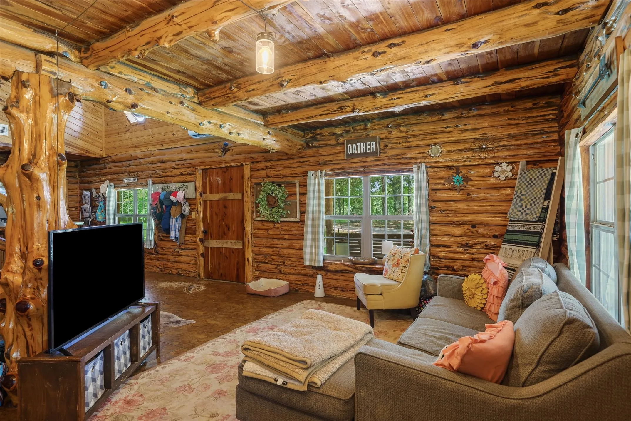 Single Family Residence For Sale in Smith County , 23340 FM 1253, Mineola, Texas 75773, 3 Bedroom, 3 Bathroom, Garage spaces, 2,304 Sqft, built in 2006, mls#21331833, Real Estate Agent in Mineola, Homes For Sale in Smith county, Homes For Sale in Mineola, Realtor in Mineola Texas, Real Estate Brokerage Independent Realty Texas, Luminita Cordes Realtor